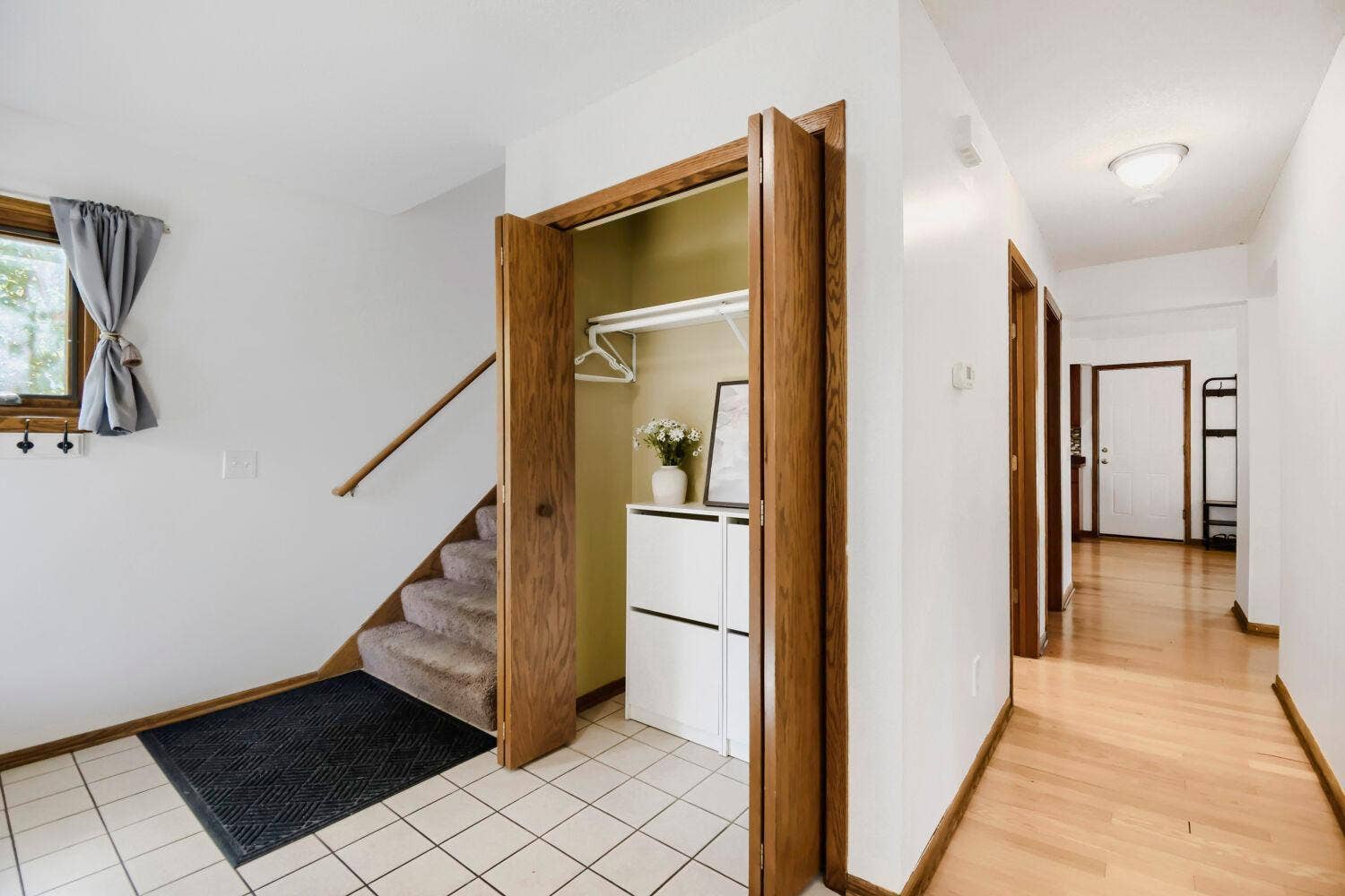 2729 N 3rd Street - Web Quality - 008 - 08 Foyer.jpg
