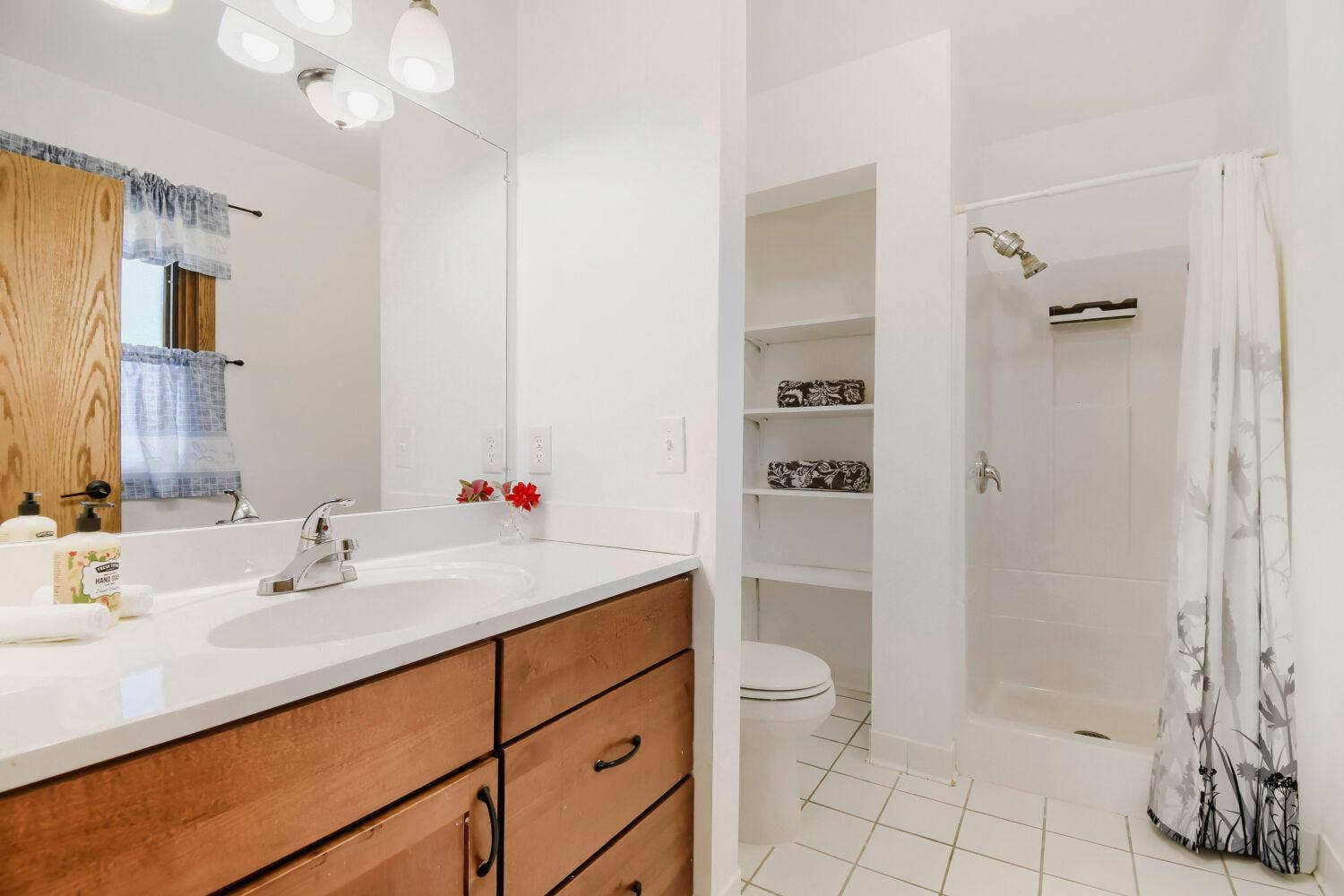 2729 N 3rd Street - Web Quality - 026 - 26 Primary Bathroom.jpg