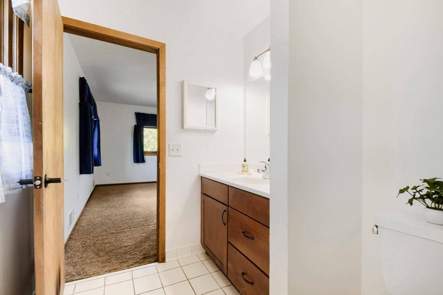 2729 N 3rd Street - Web Quality - 017 - 17 Powder Room.jpg