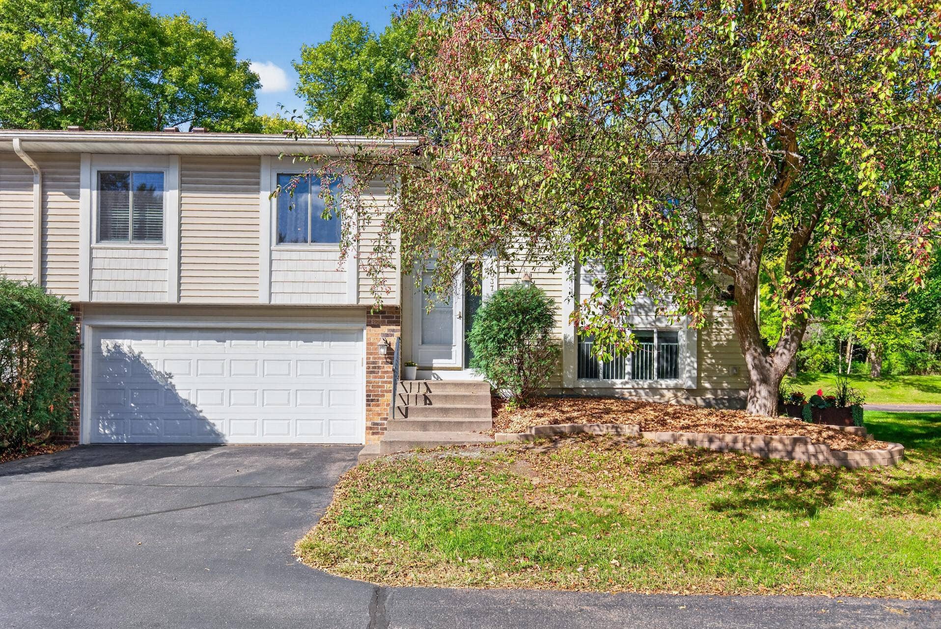 11037 104th Place N, Maple Grove, MN 55369 11037 104th Place N, Maple Grove, MN 55369