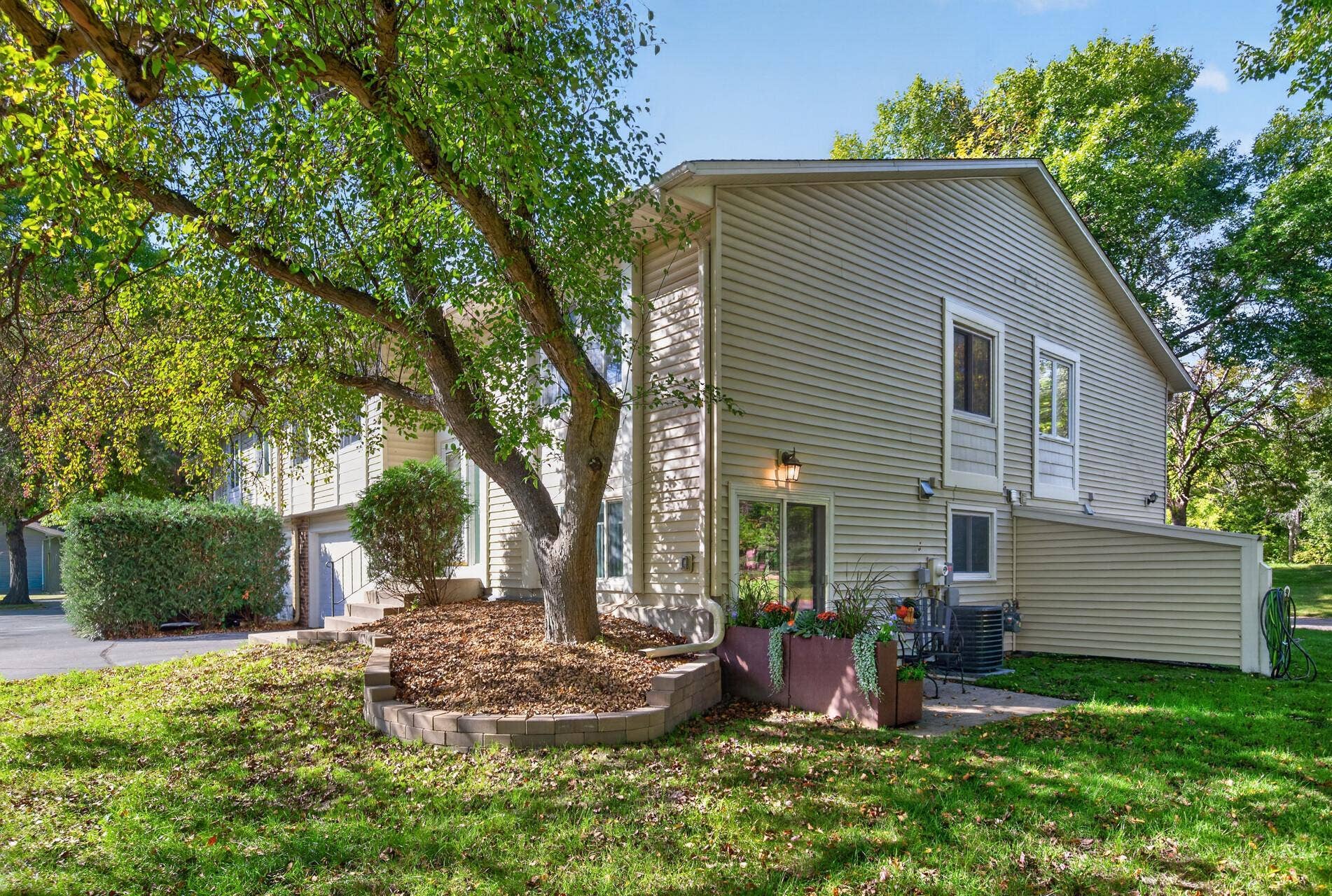 11037 104th Place N, Maple Grove, MN 55369 11037 104th Place N, Maple Grove, MN 55369