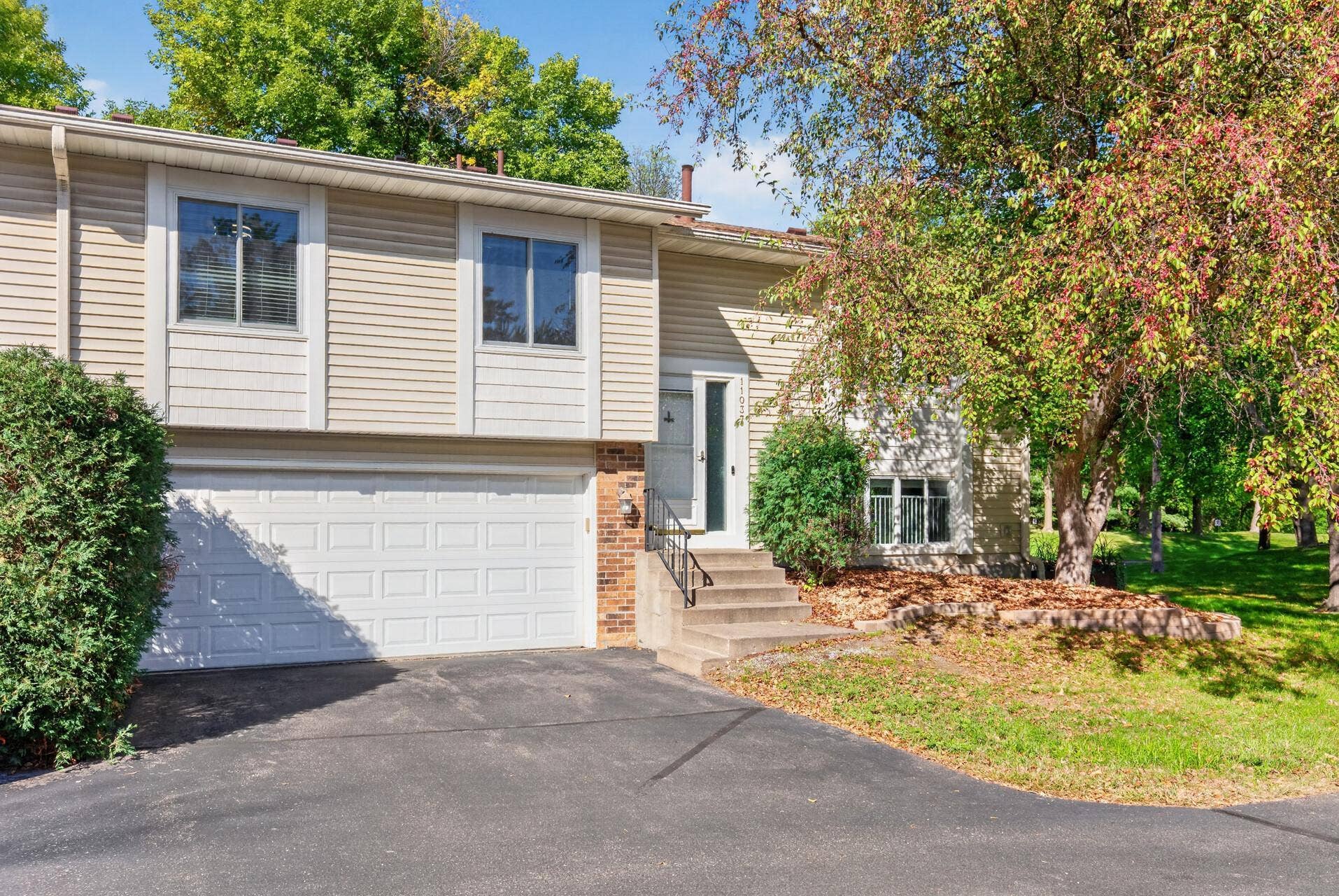 11037 104th Place N, Maple Grove, MN 55369 11037 104th Place N, Maple Grove, MN 55369