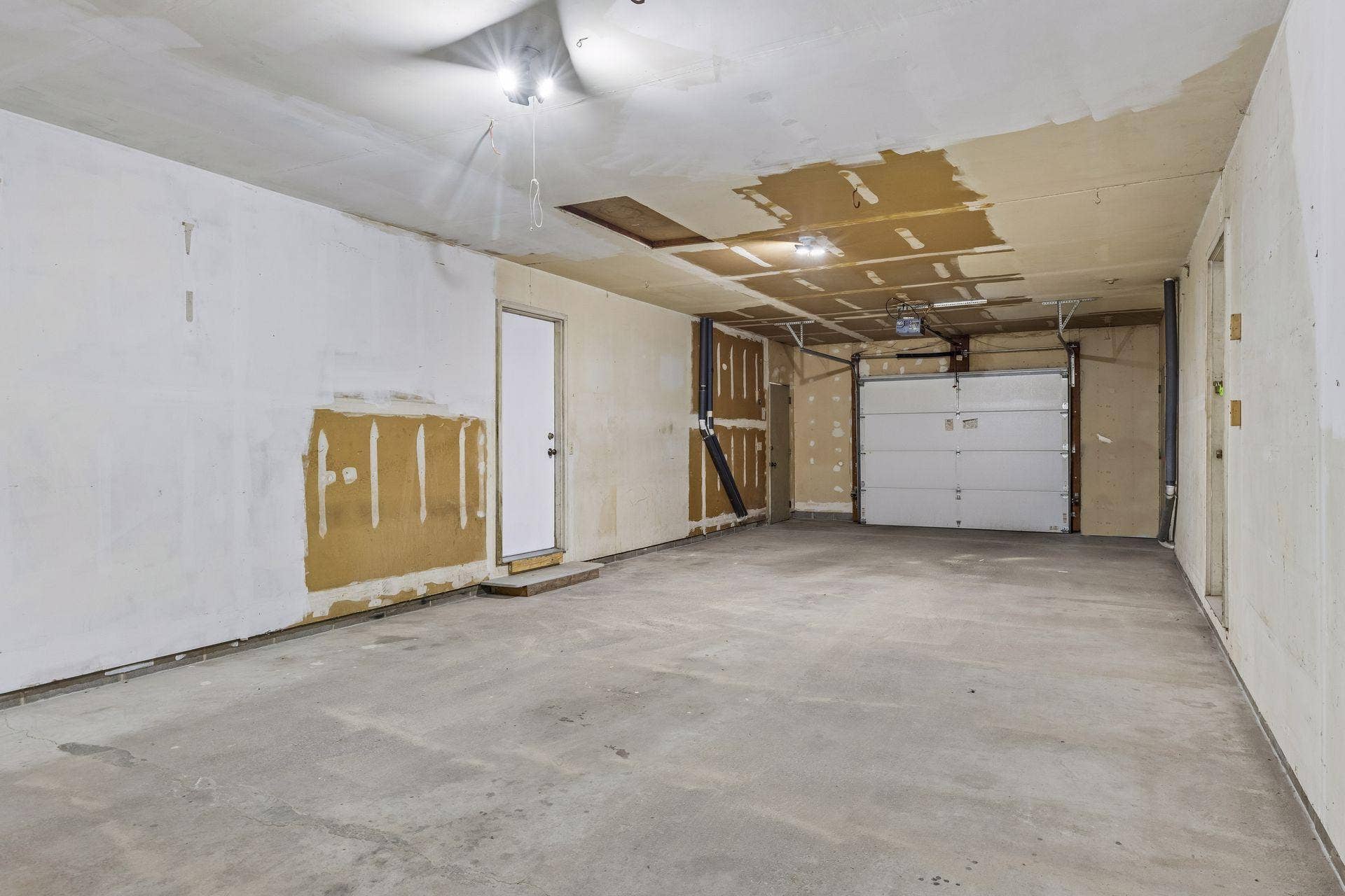 1015 43 1/2 Avenue NE, Columbia Heights, MN 55421 1015 garage