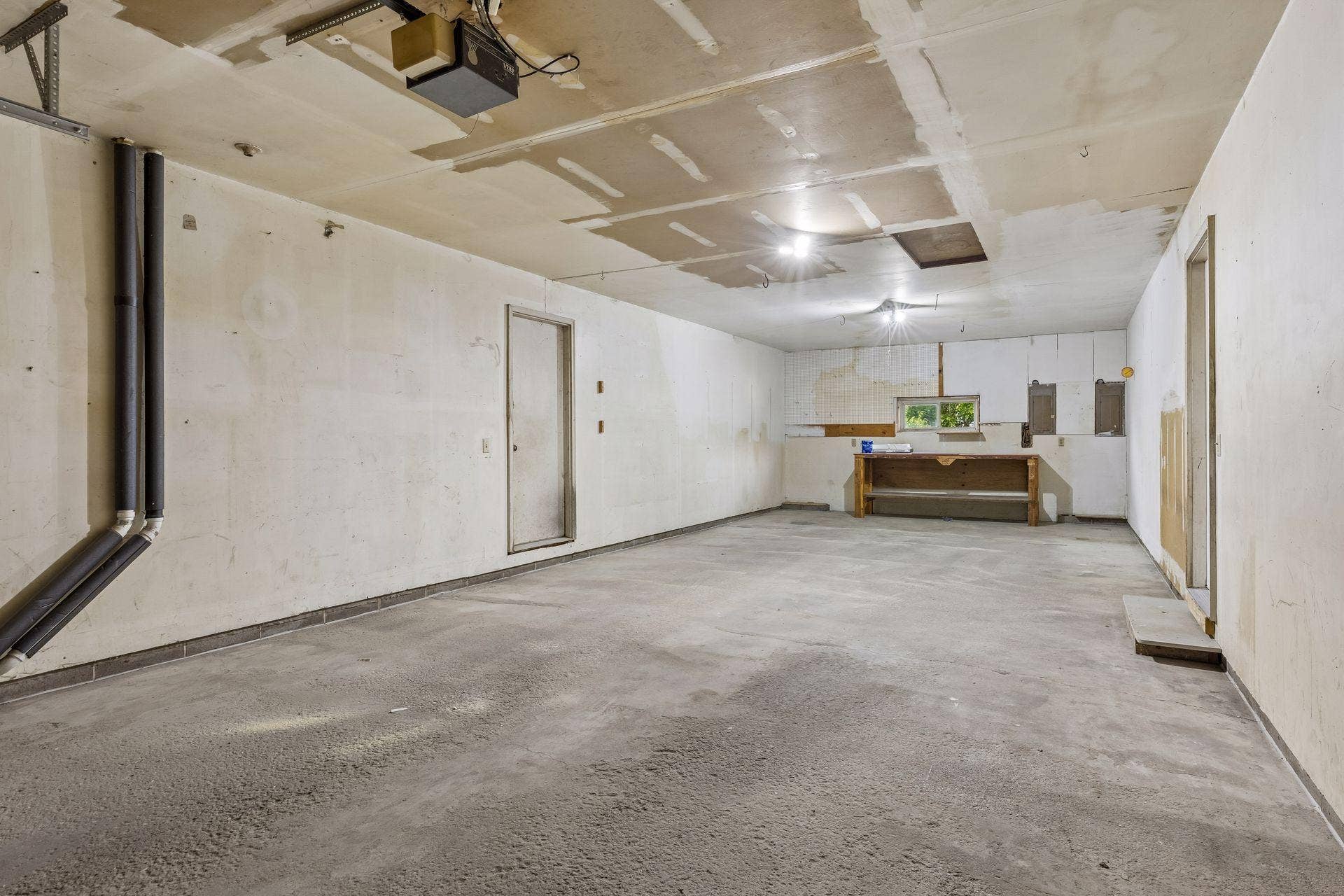 1015 43 1/2 Avenue NE, Columbia Heights, MN 55421 1015 garage
