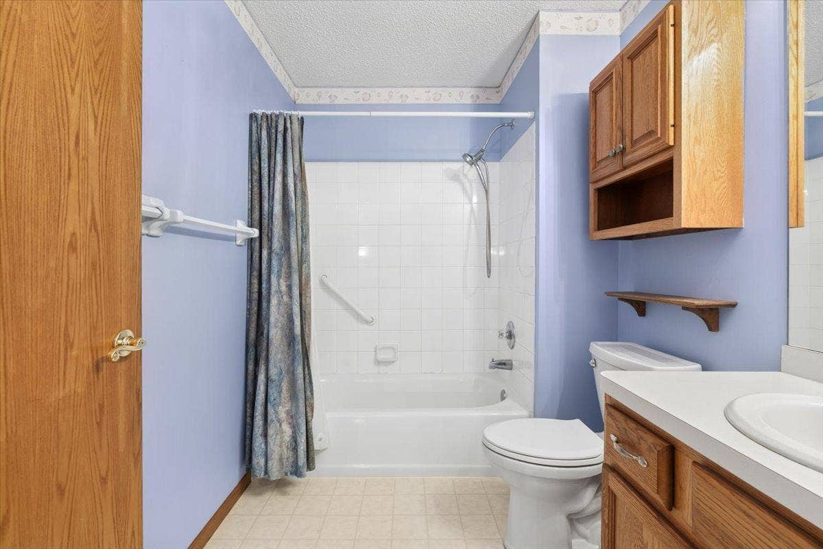 7987 Forest Boulevard, #Unit F, Woodbury, MN 55125 Full Bath