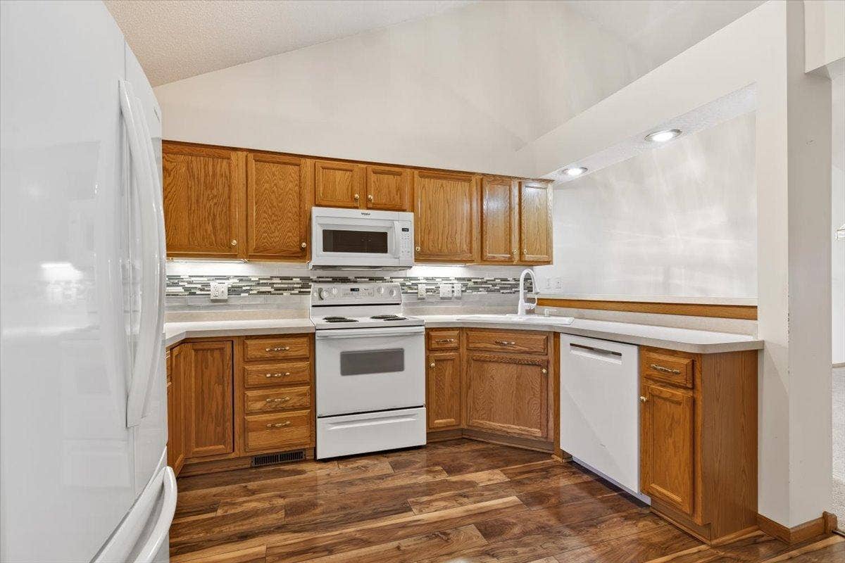 7987 Forest Boulevard, #Unit F, Woodbury, MN 55125 Kitchen