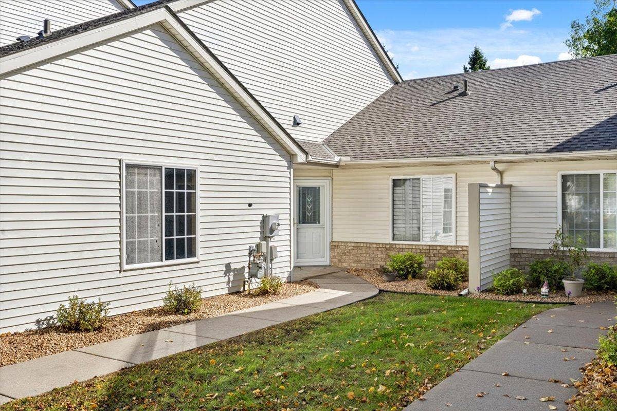 7987 Forest Boulevard, #Unit F, Woodbury, MN 55125 Front Entrance