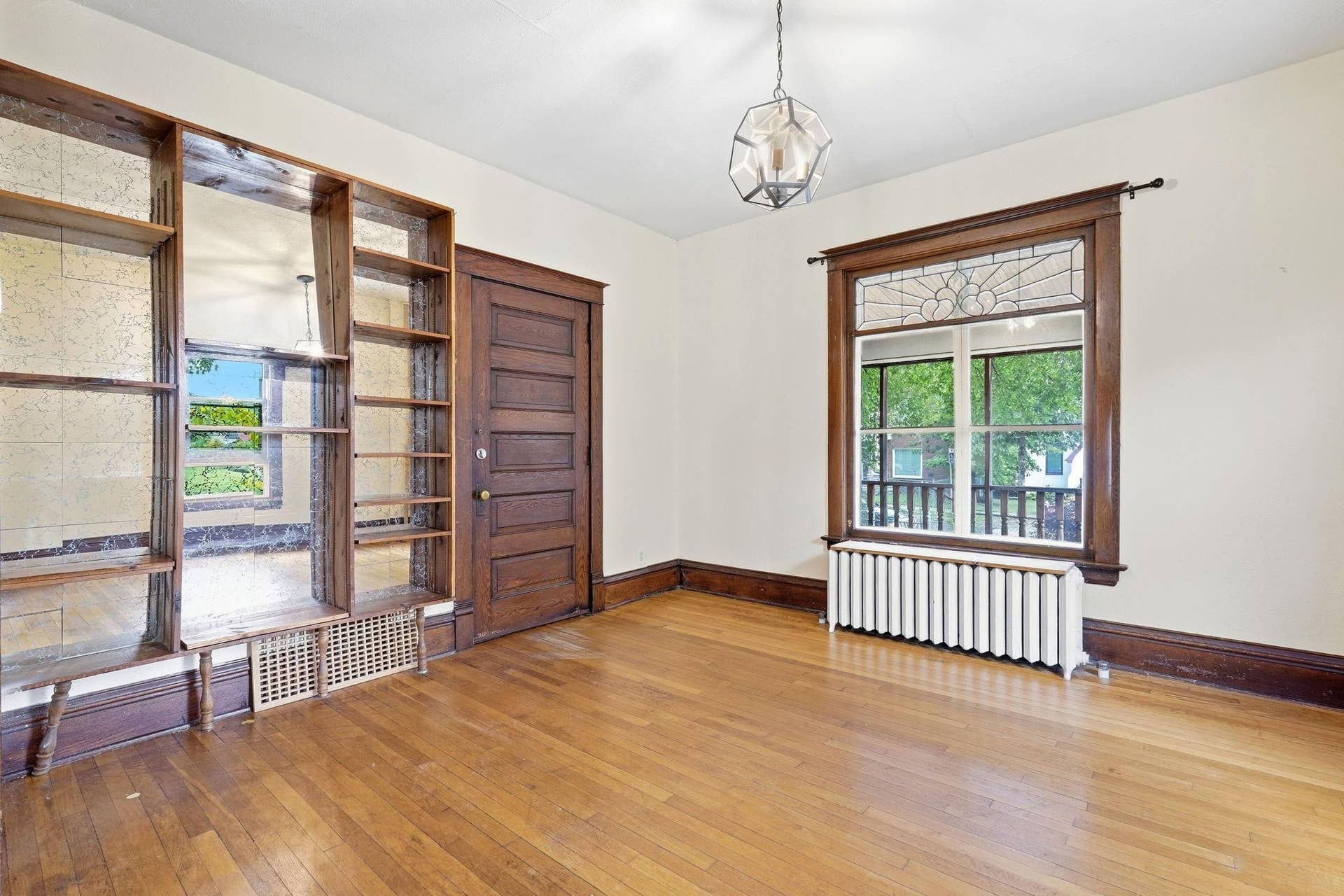 501 Newton Avenue N, 30, Minneapolis, MN 55405 Built-Ins main level living room
