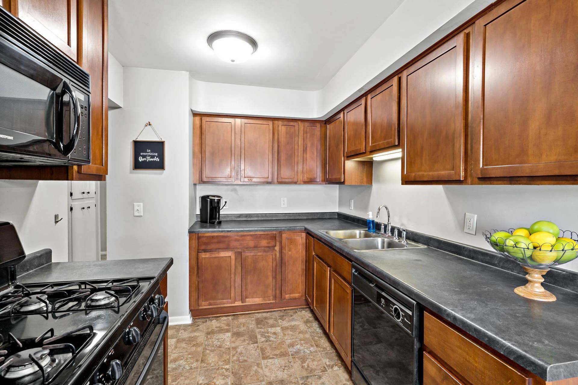 63 Iowa Avenue W, 97, Saint Paul, MN 55117 36-web-or-mls-63 Iowa Ave W St Paul MN_0040.jpg