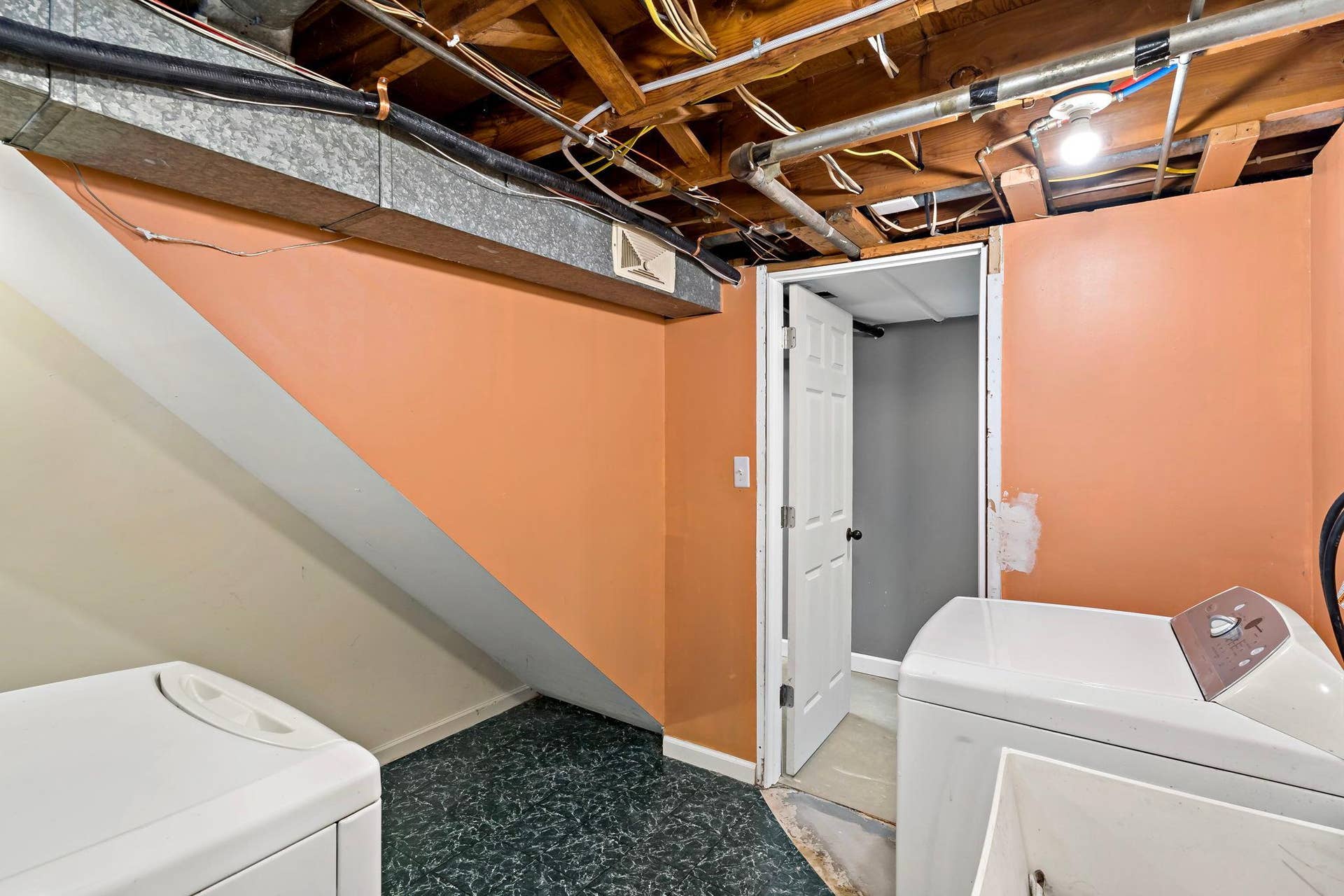 63 Iowa Avenue W, 97, Saint Paul, MN 55117 28-web-or-mls-63 Iowa Ave W St Paul MN_0032.jpg