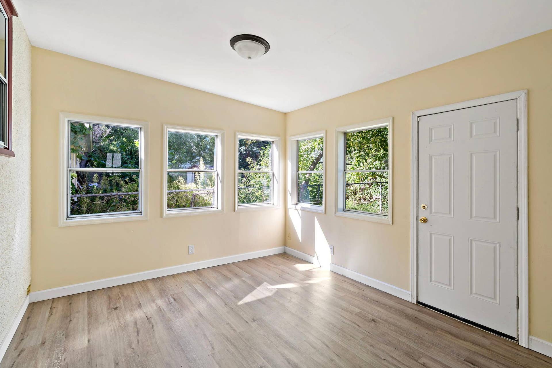 63 Iowa Avenue W, 97, Saint Paul, MN 55117 34-web-or-mls-63 Iowa Ave W St Paul MN_0038.jpg