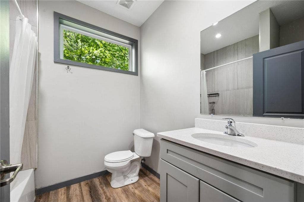 211 Belvidere Street E, 104, Saint Paul, MN 55107 211-Belvidere-Street-E-Saint-Paul-MN-55107-16-Bathroom-Paint-Correction-AI-Edited.jpg