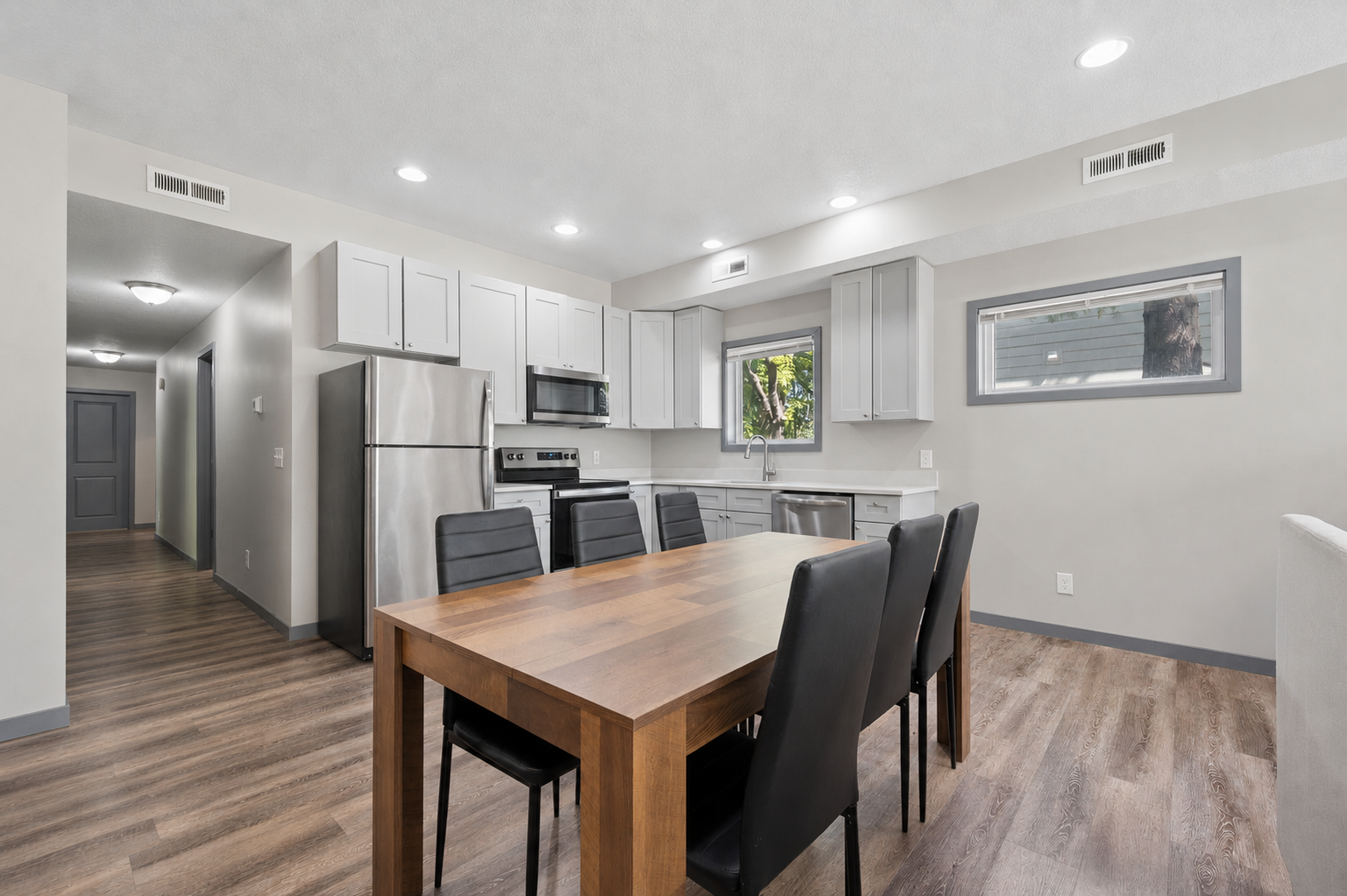 211 Belvidere Street E, 104, Saint Paul, MN 55107 Bright and open kitchen
