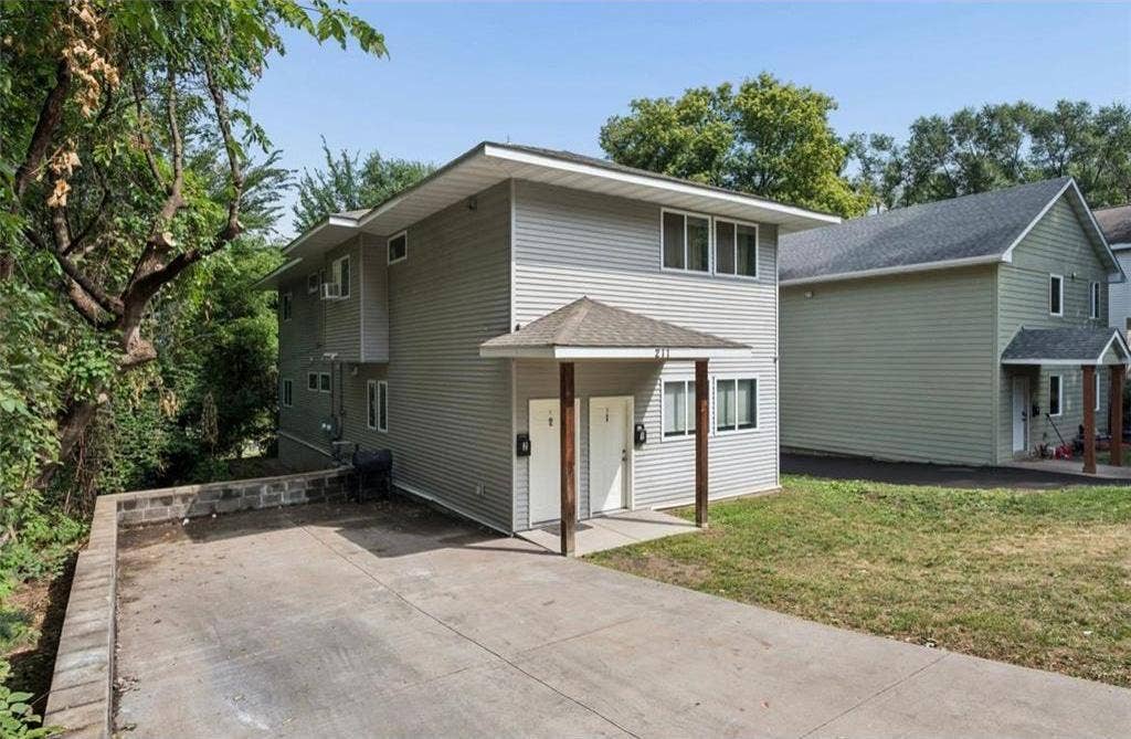 211 Belvidere Street E, 104, Saint Paul, MN 55107 211-Belvidere-Street-E-Saint-Paul-MN-55107-02-Front-Exterior-Left.jpg