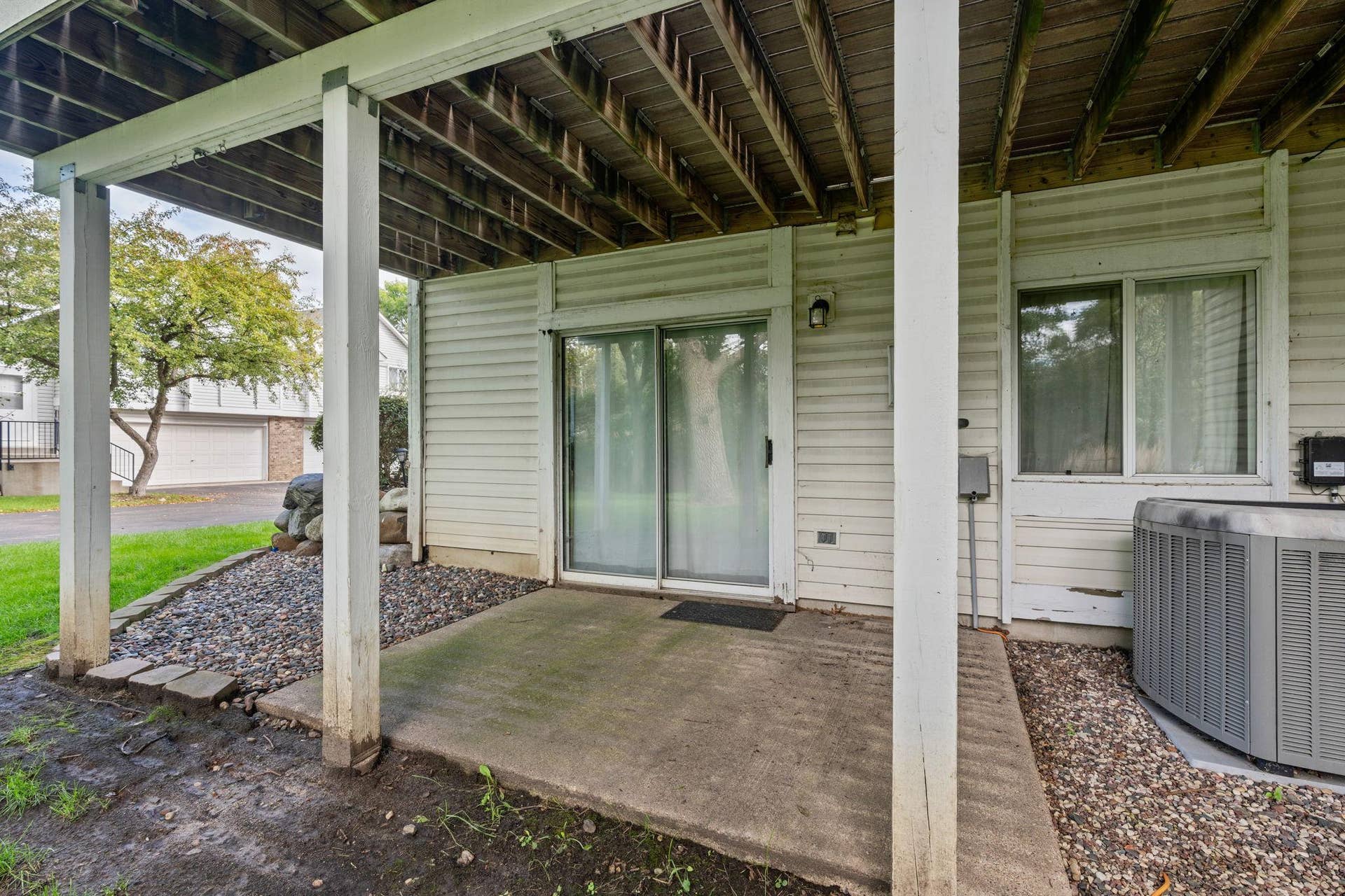 15813 Griffon Path, Apple Valley, MN 55124 Lower level walk out from the family room into the backyard.