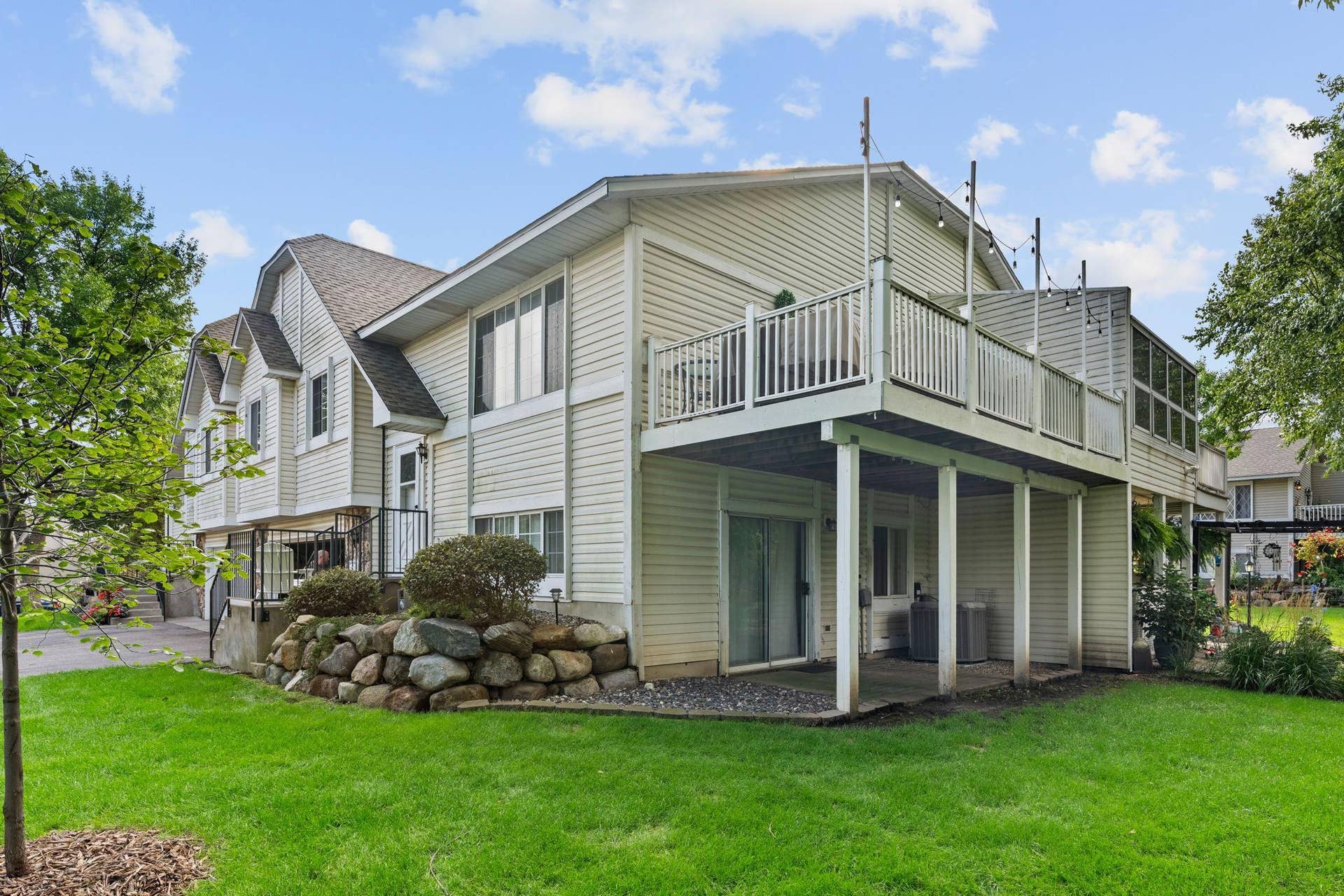 15813 Griffon Path, Apple Valley, MN 55124 Be home for the holidays at this beauty!