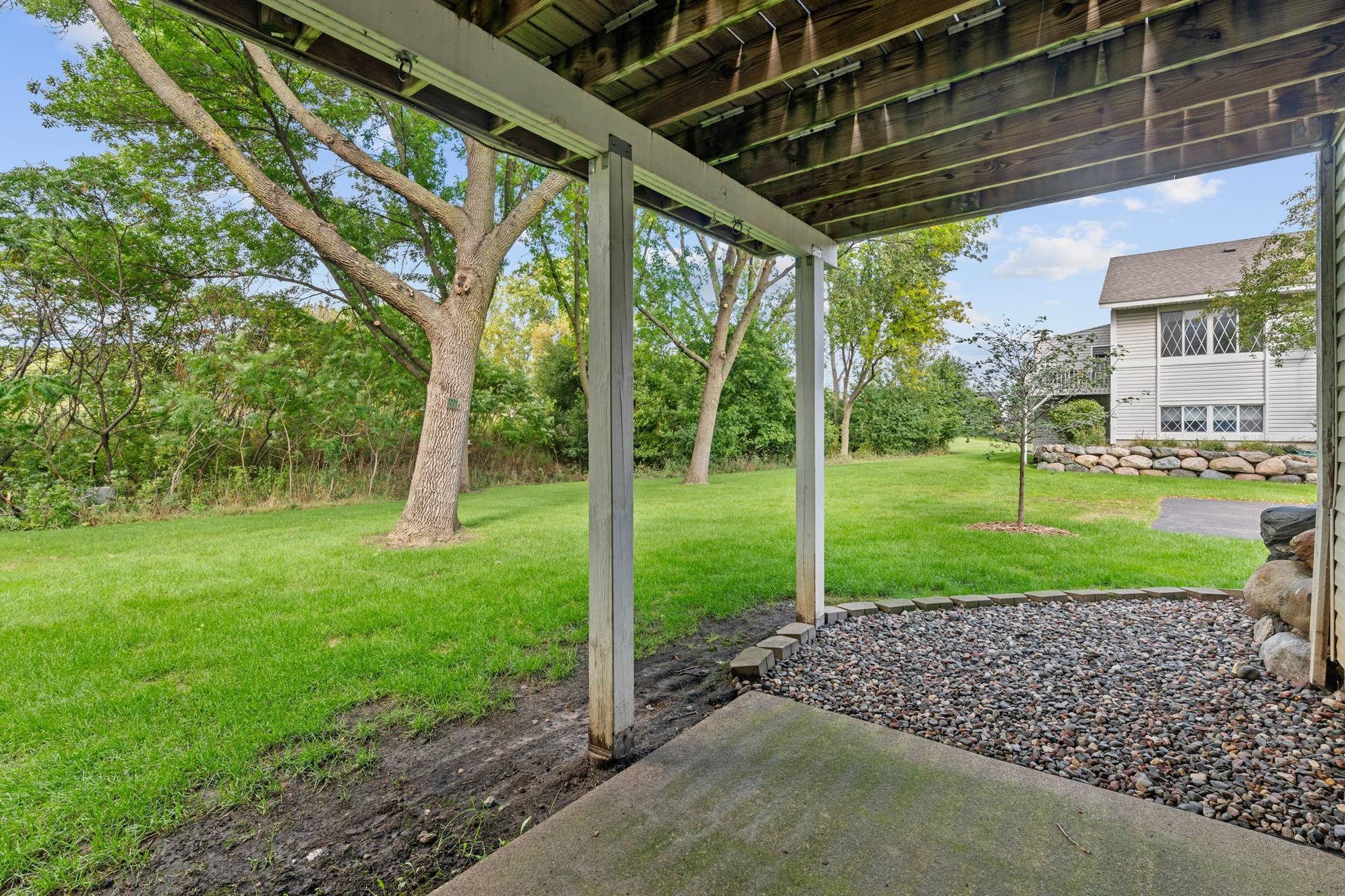 15813 Griffon Path, Apple Valley, MN 55124 This is a hard to find lot and location.