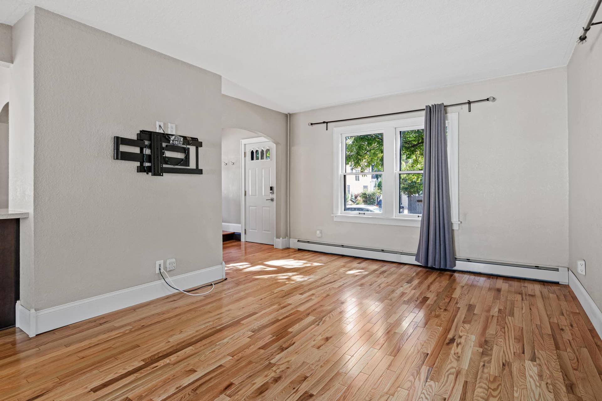 2171 Juno Ave-3.jpg