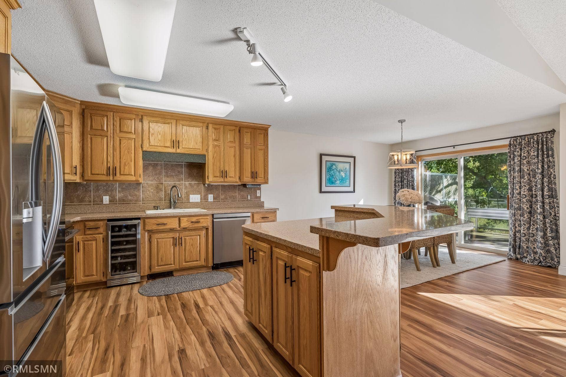 Kitchen with large island