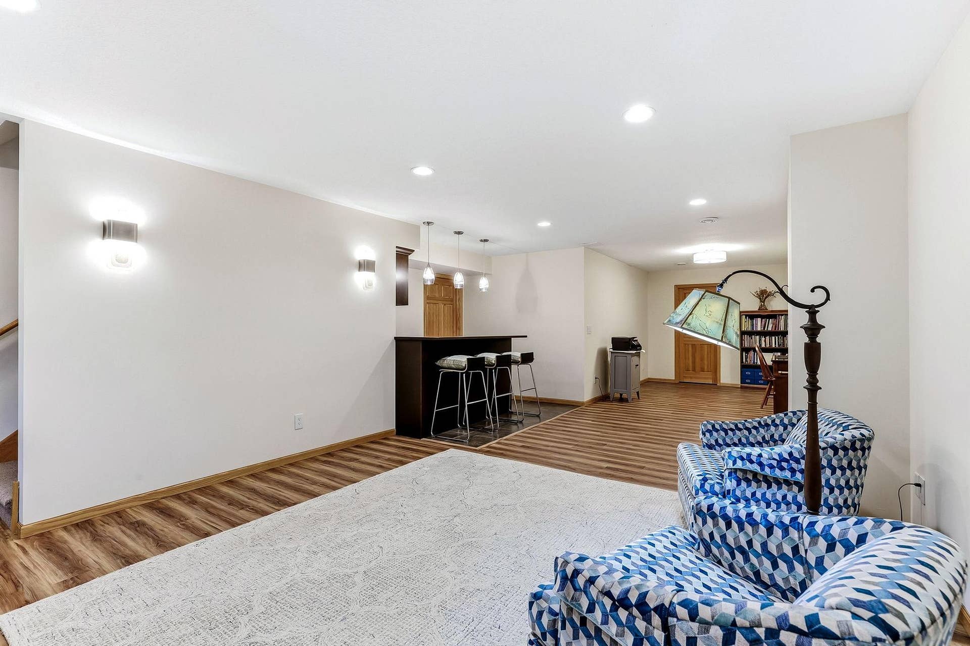 And a wet bar!