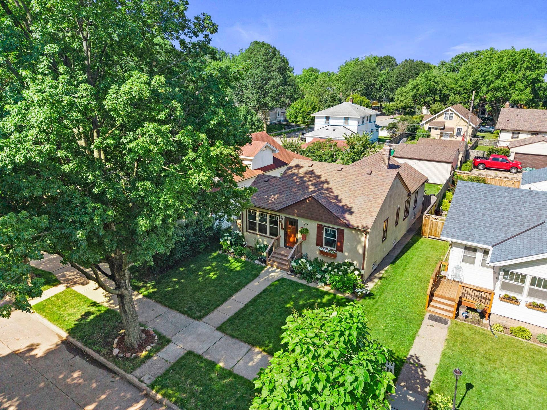 2704 Garfield Street NE, 2, Minneapolis, MN 55418 11-web-or-mls-2704 NE Garfield St-118.jpg
