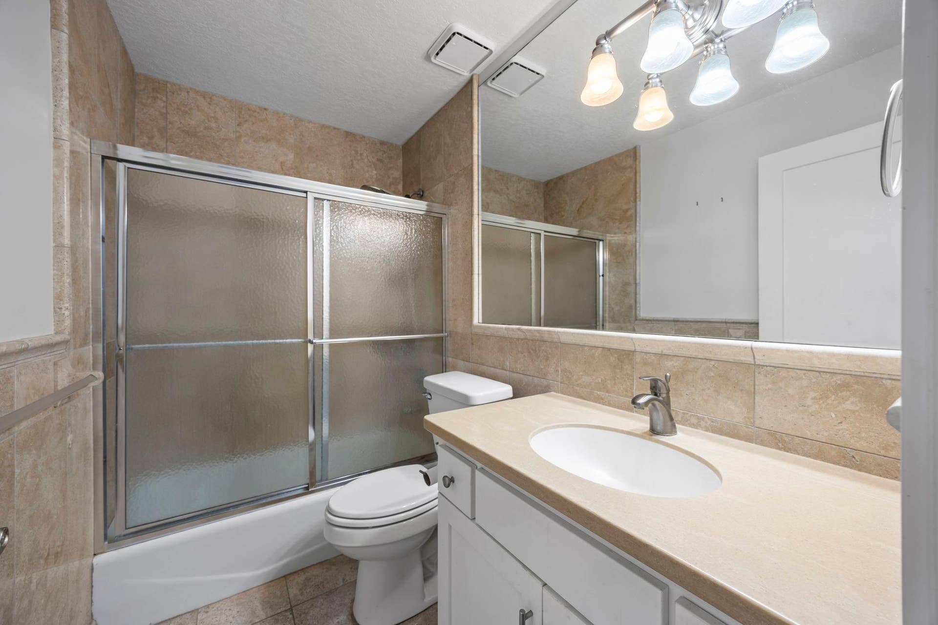 3150 Glen Oaks Avenue, #311A, White Bear Lake, MN 55110 2nd Full bathroom