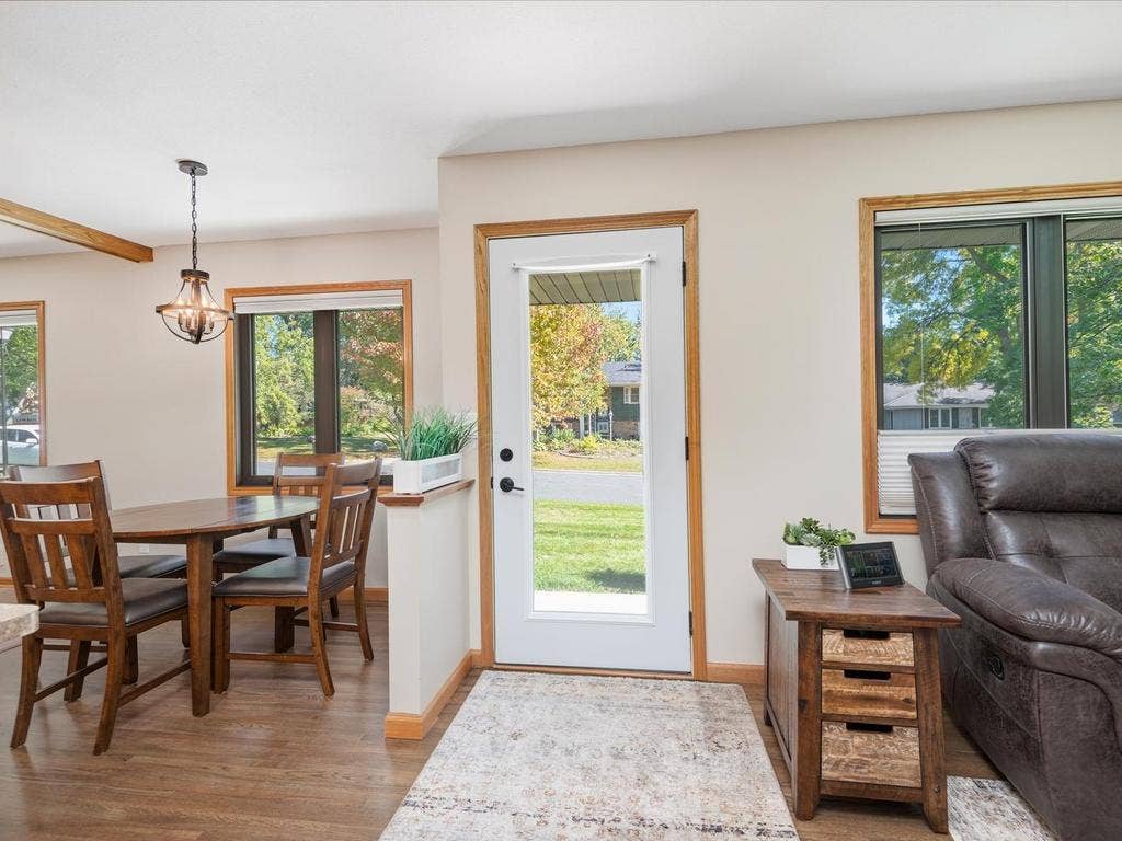 13008 Lakeview Drive Drive, Burnsville, MN 55337 The front entry offers a view into the open main-level living spaces.