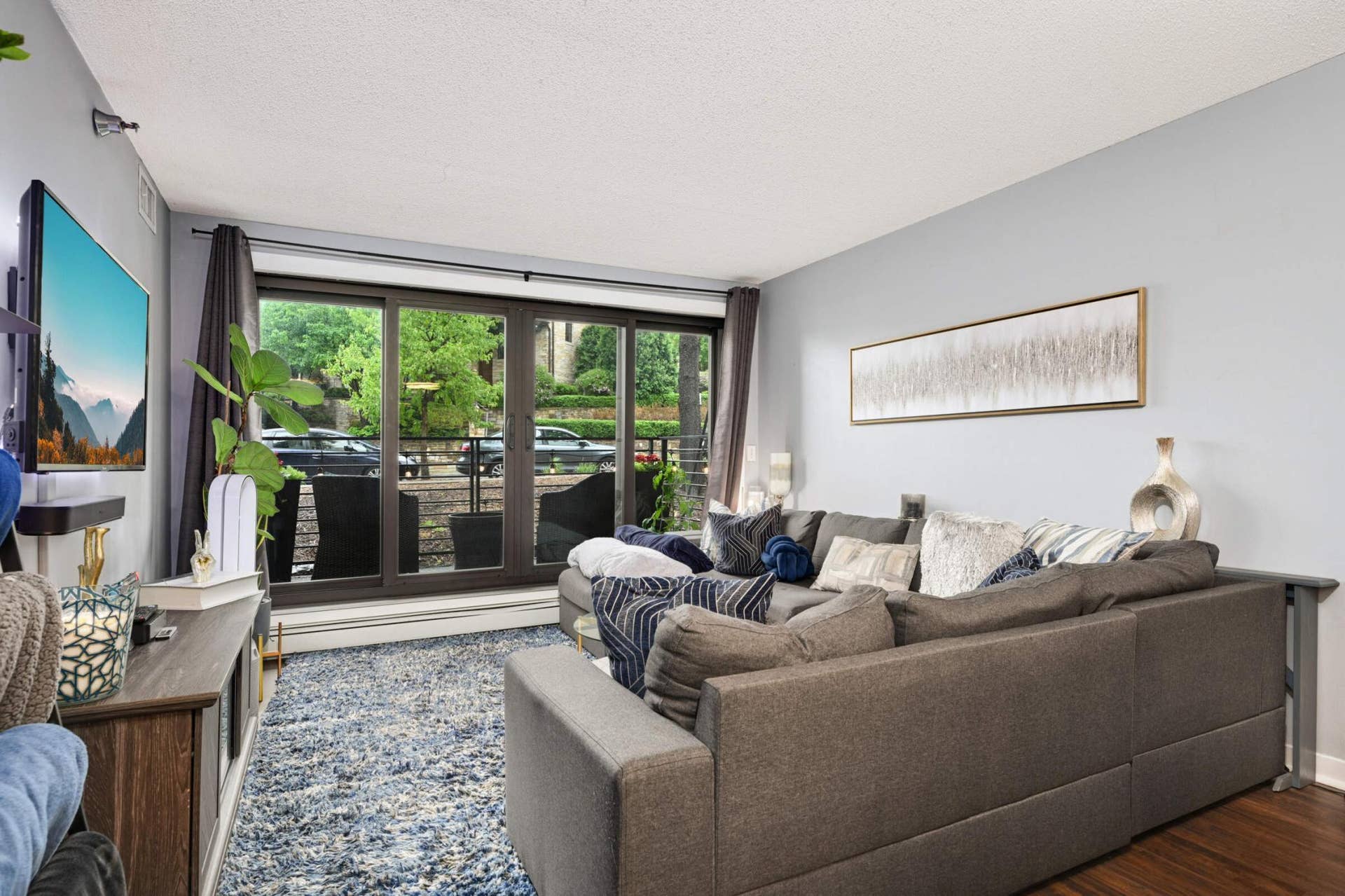 48 Groveland Terrace, #206B, 46, Minneapolis, MN 55403 48 Groveland Terrace, #206B, 46, Minneapolis, MN 55403