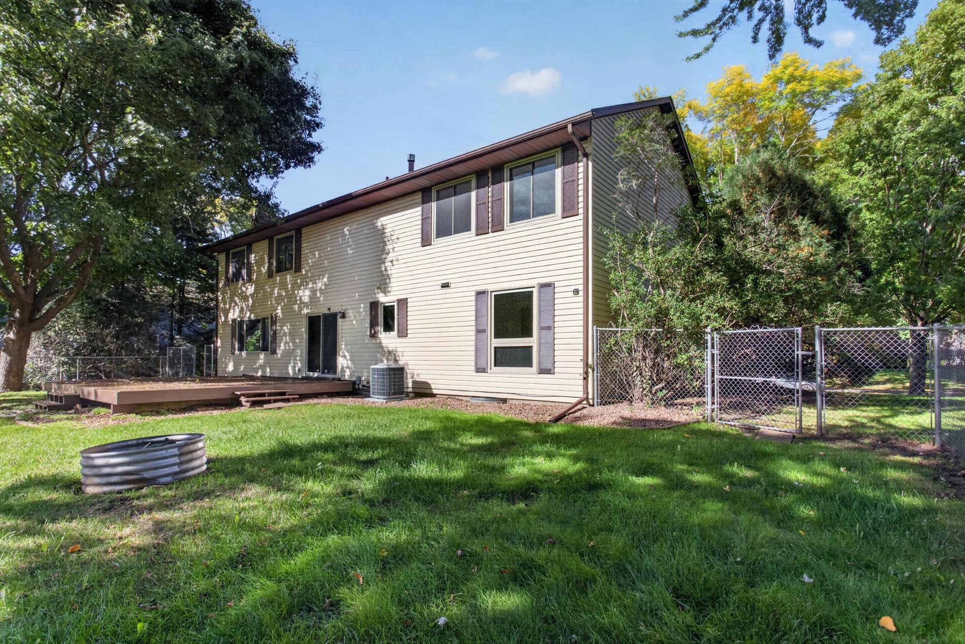 9829 105th Avenue N, Maple Grove, MN 55369 9829 105th Avenue N, Maple Grove, MN 55369