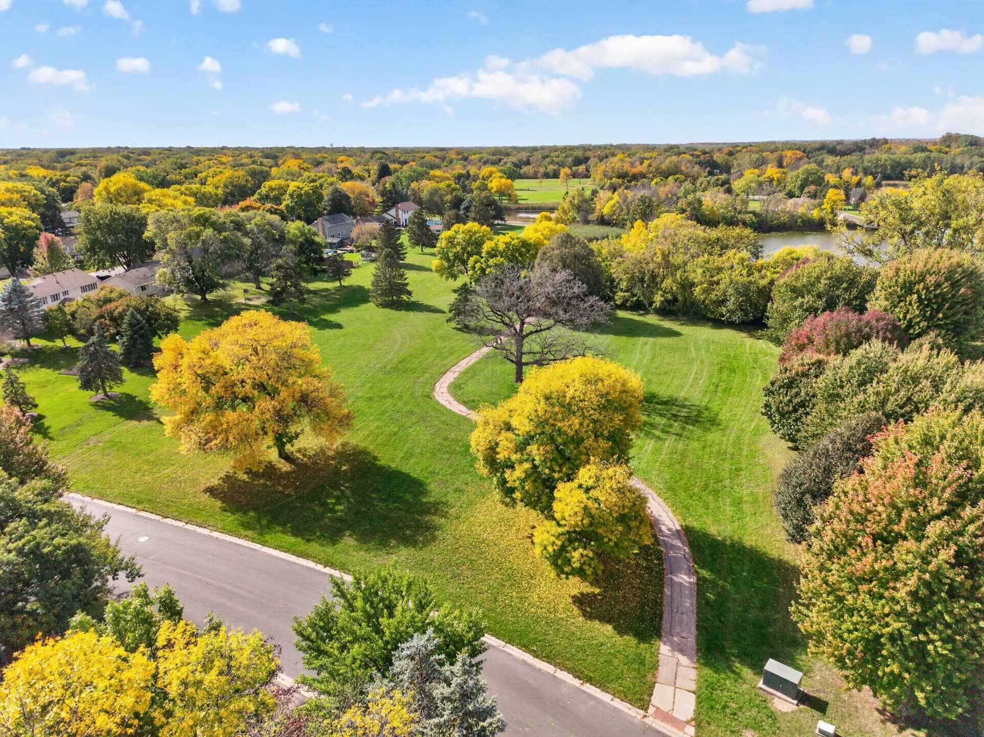 9829 105th Avenue N, Maple Grove, MN 55369 9829 105th Avenue N, Maple Grove, MN 55369