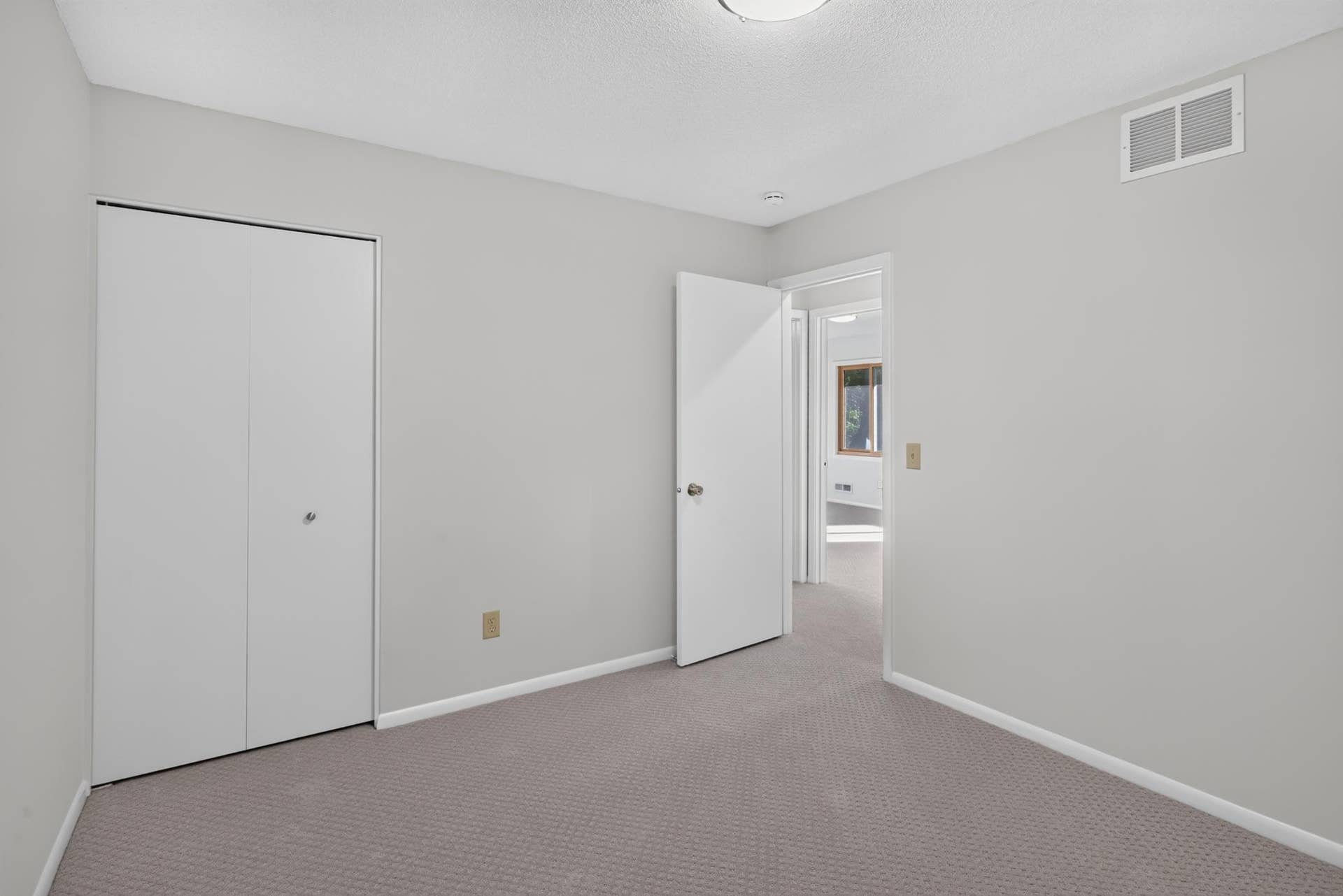 9829 105th Avenue N, Maple Grove, MN 55369 9829 105th Avenue N, Maple Grove, MN 55369