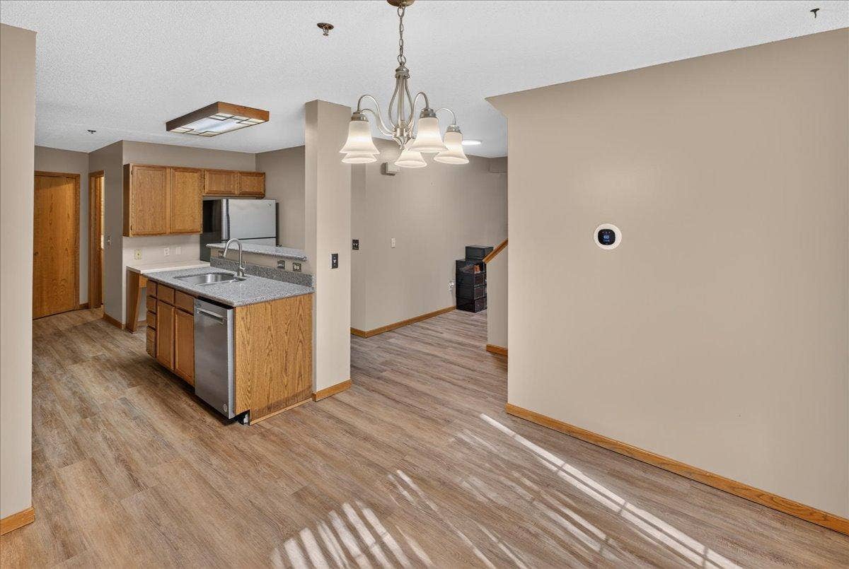 2583 Lockwood Drive, Mendota Heights, MN 55120 13-013.jpg