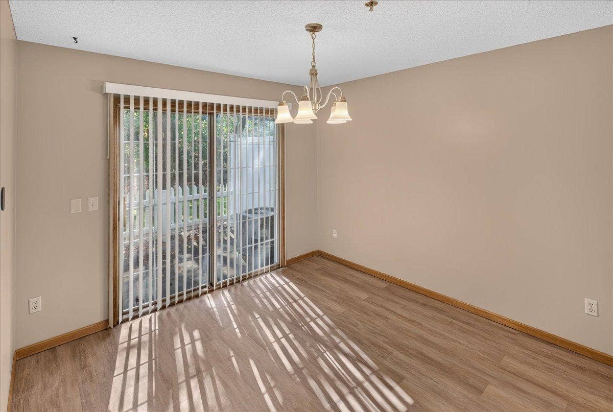 2583 Lockwood Drive, Mendota Heights, MN 55120 11-011.jpg