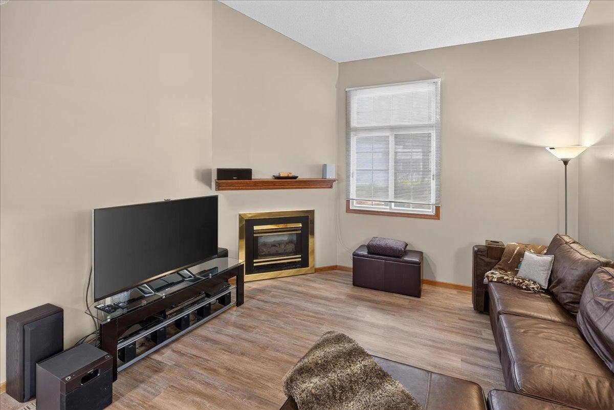 2583 Lockwood Drive, Mendota Heights, MN 55120 Bright living room with soaring ceiling and plenty of space to relax and entertain.