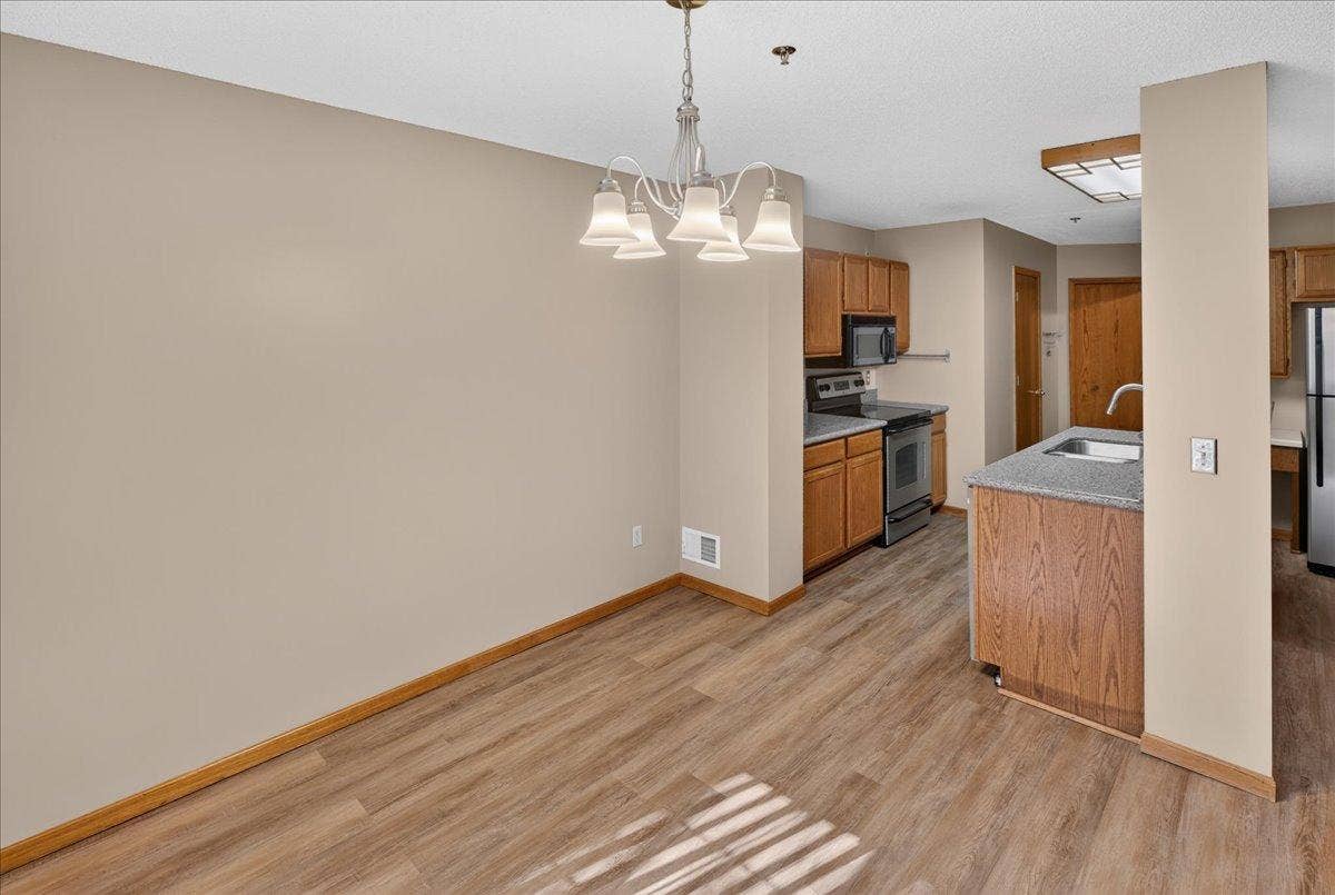 2583 Lockwood Drive, Mendota Heights, MN 55120 12-012.jpg