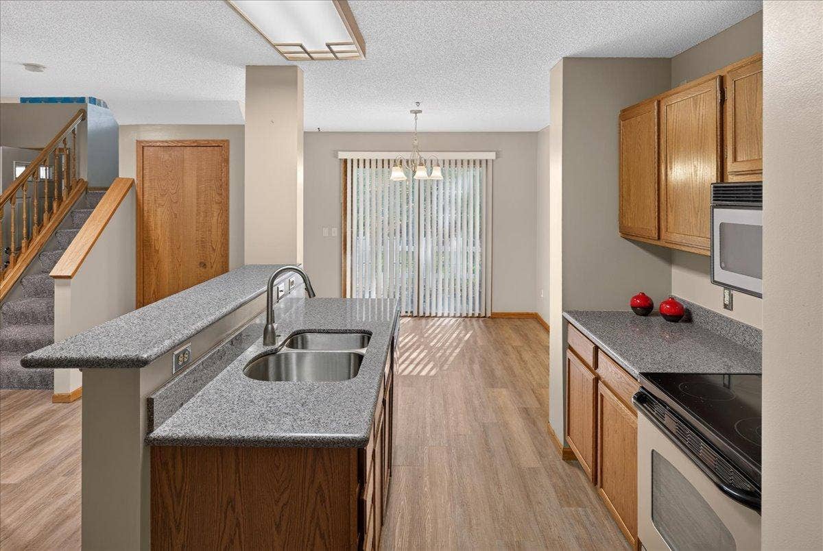 2583 Lockwood Drive, Mendota Heights, MN 55120 16-016.jpg