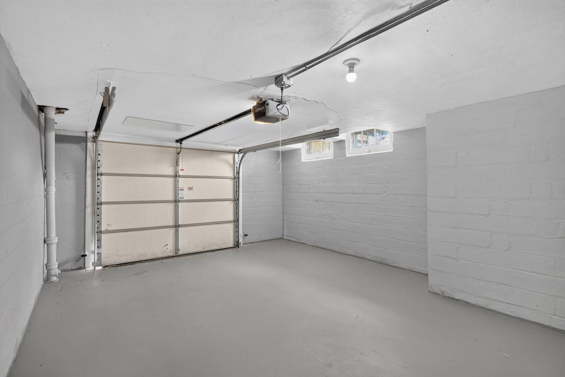1100 Montana Avenue W, 89, Saint Paul, MN 55108 Garage
