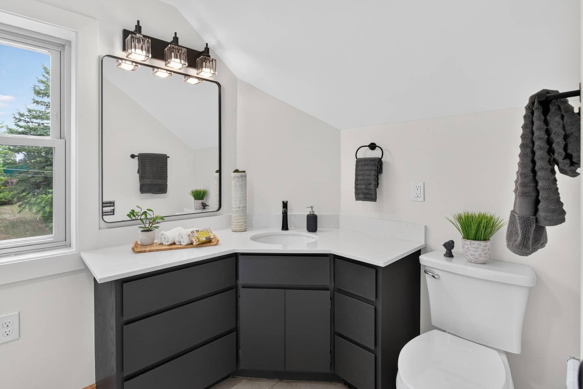 1100 Montana Avenue W, 89, Saint Paul, MN 55108 Private 3/4 Bathroom