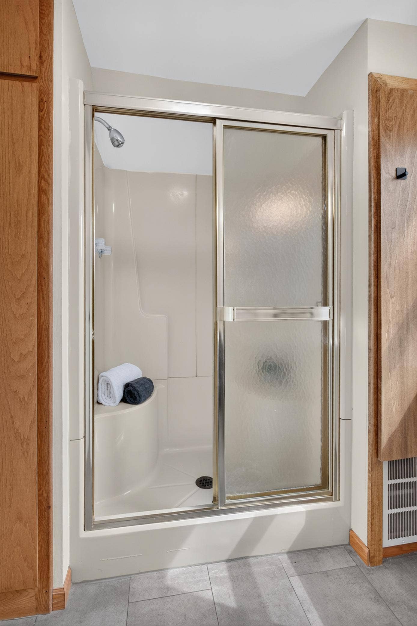 1100 Montana Avenue W, 89, Saint Paul, MN 55108 Private 3/4 Bathroom