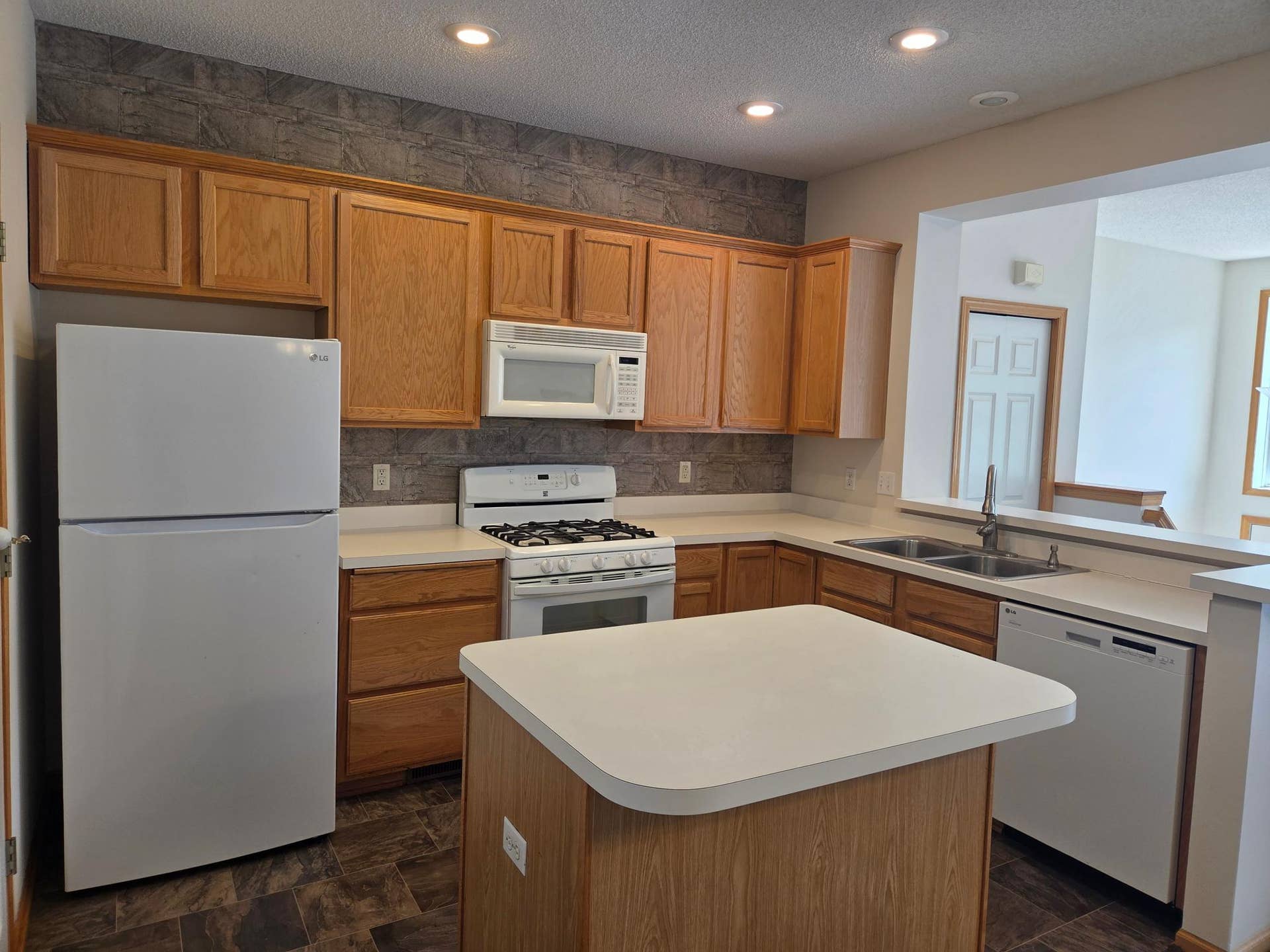 2387 Eagle Trace Lane, Woodbury, MN 55129 20260924_114237.jpg