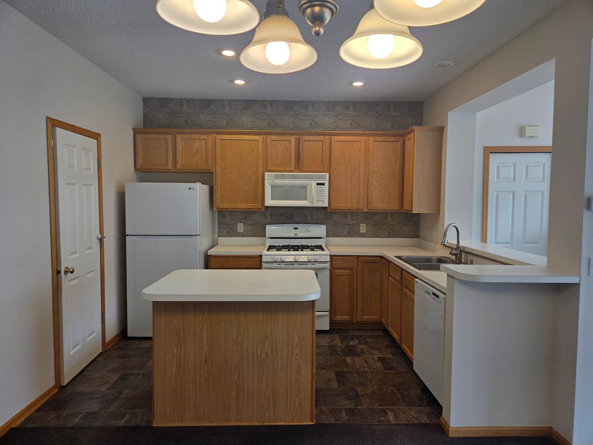 2387 Eagle Trace Lane, Woodbury, MN 55129 20260924_114152.jpg