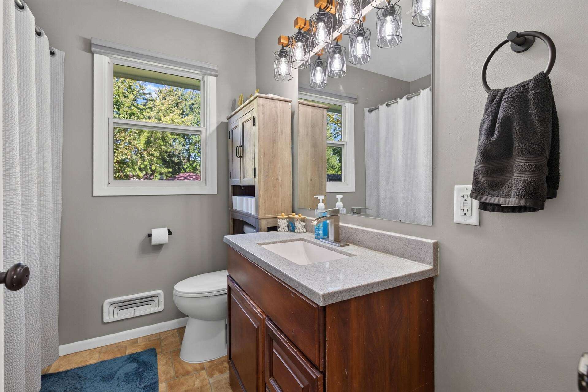 3552 146th Street W, Rosemount, MN 55068 Main level full bathroom