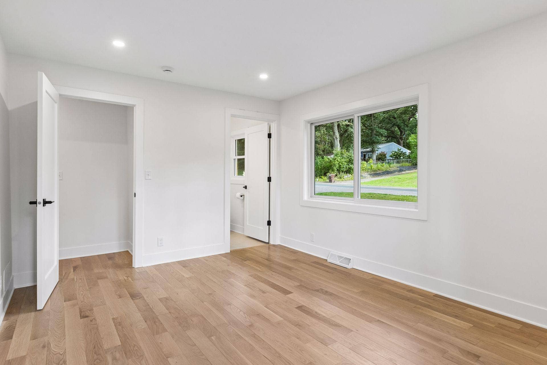 12056 Everton Avenue N, White Bear Lake, MN 55110 3nd main-level bedroom suite with private bath