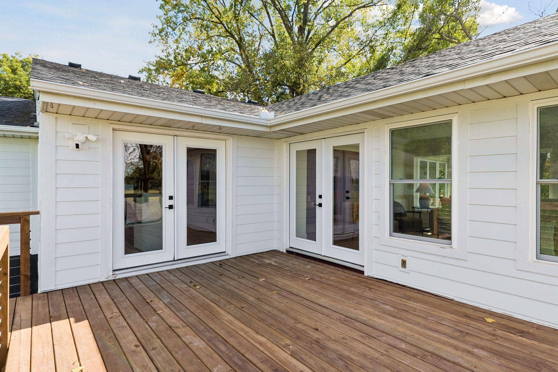 12056 Everton Avenue N, White Bear Lake, MN 55110 Deck off the dining room