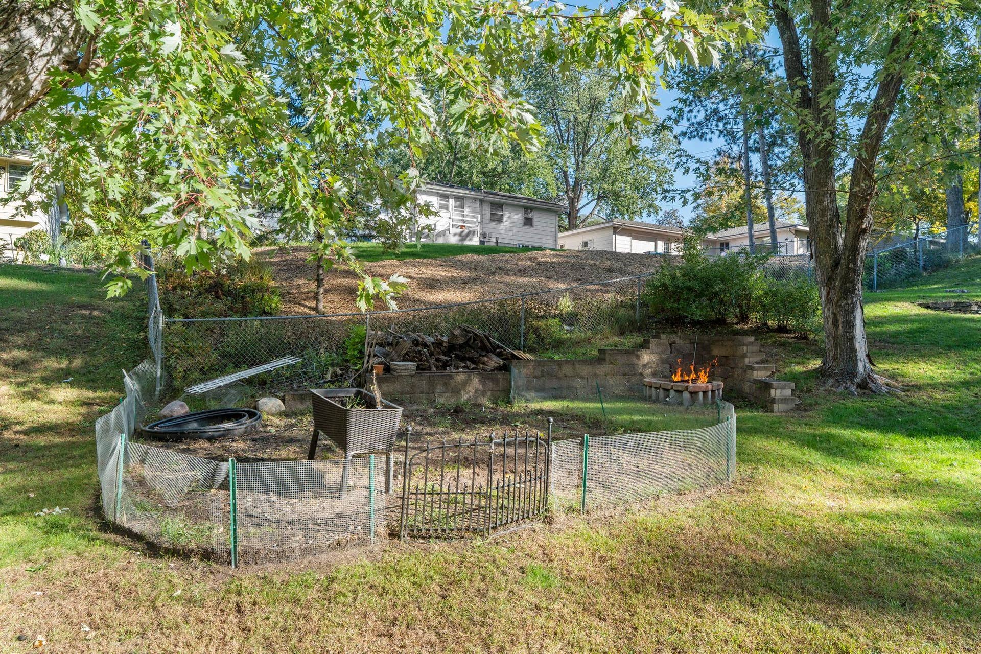 2413 W 107th Street, Bloomington, MN 55431 Garden & Firepit