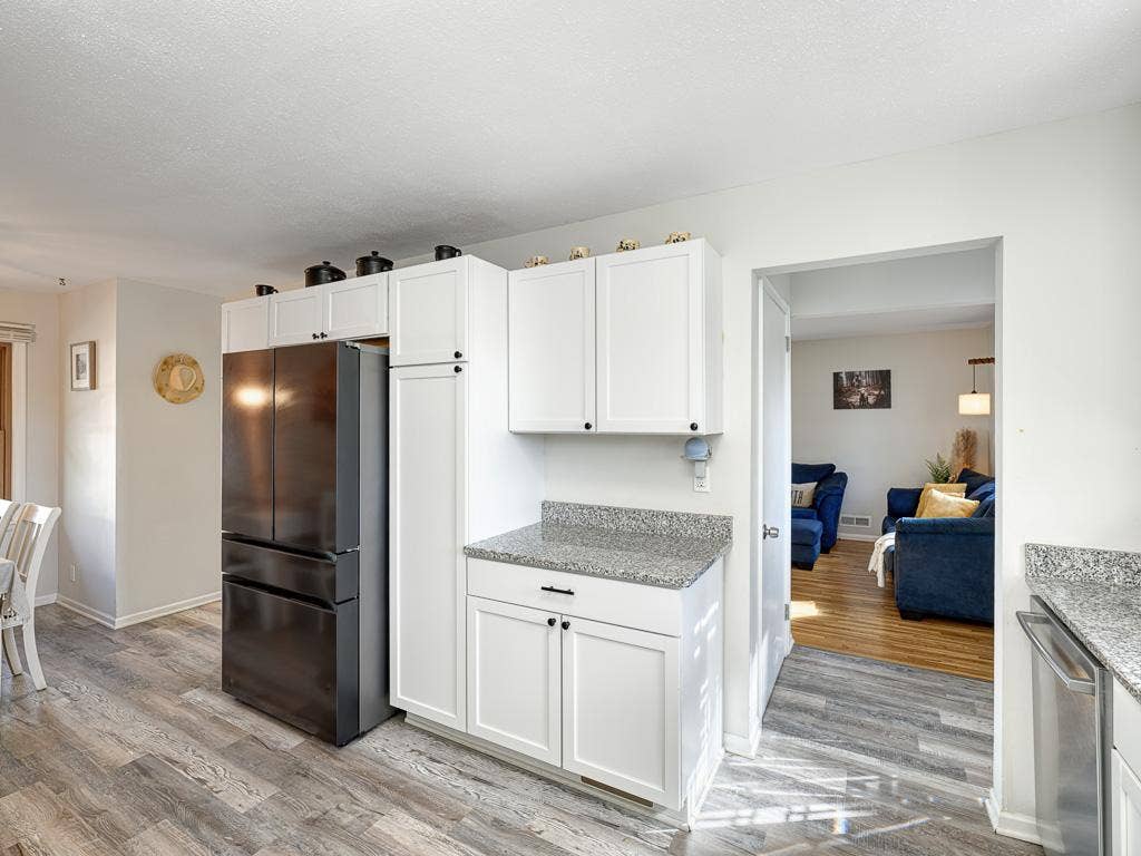 7 - Kitchen.jpg