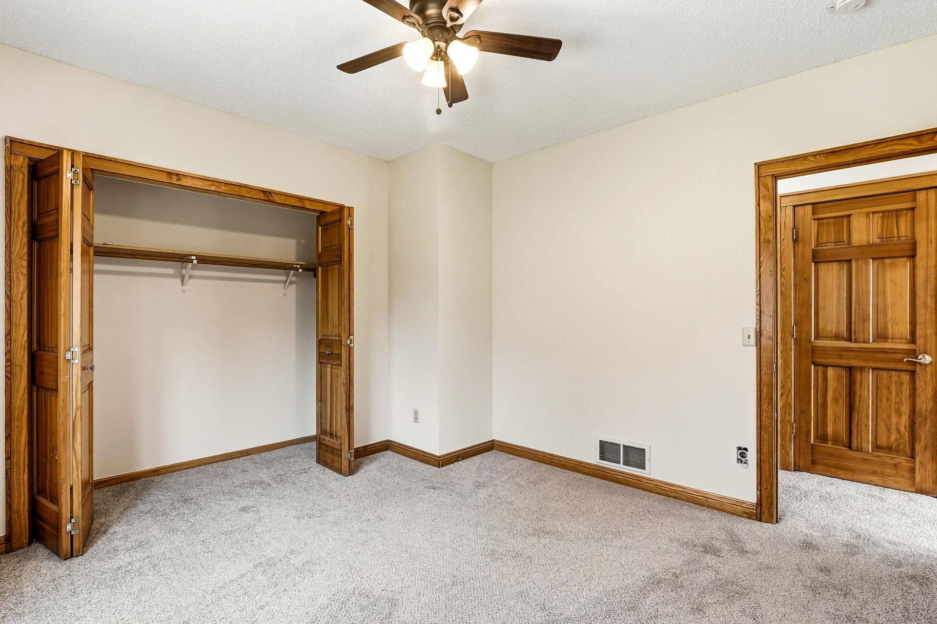 8843 Blackoaks Lane N, Maple Grove, MN 55311 8843 Blackoaks Lane N, Maple Grove, MN 55311