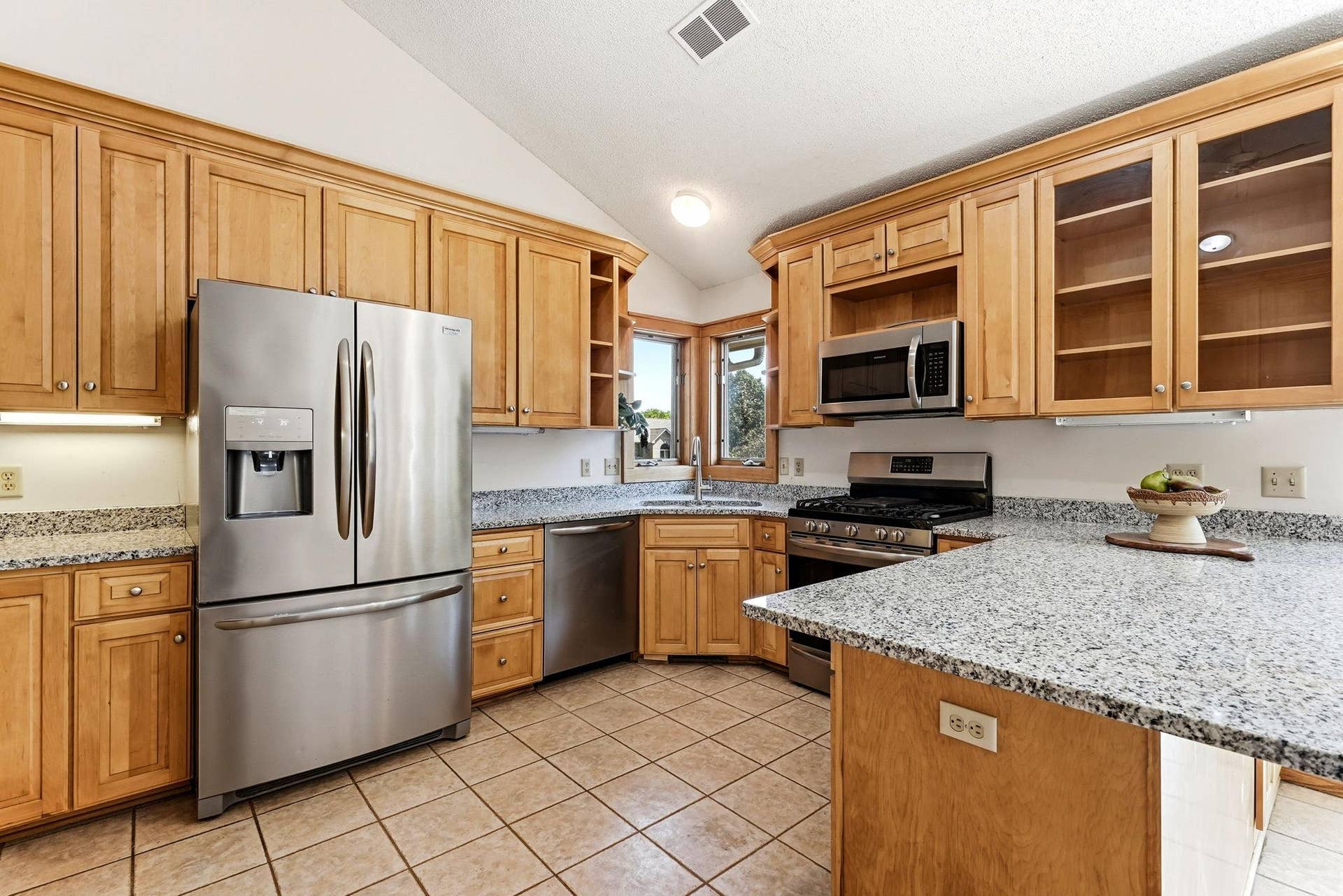8843 Blackoaks Lane N, Maple Grove, MN 55311 8843 Blackoaks Lane N, Maple Grove, MN 55311