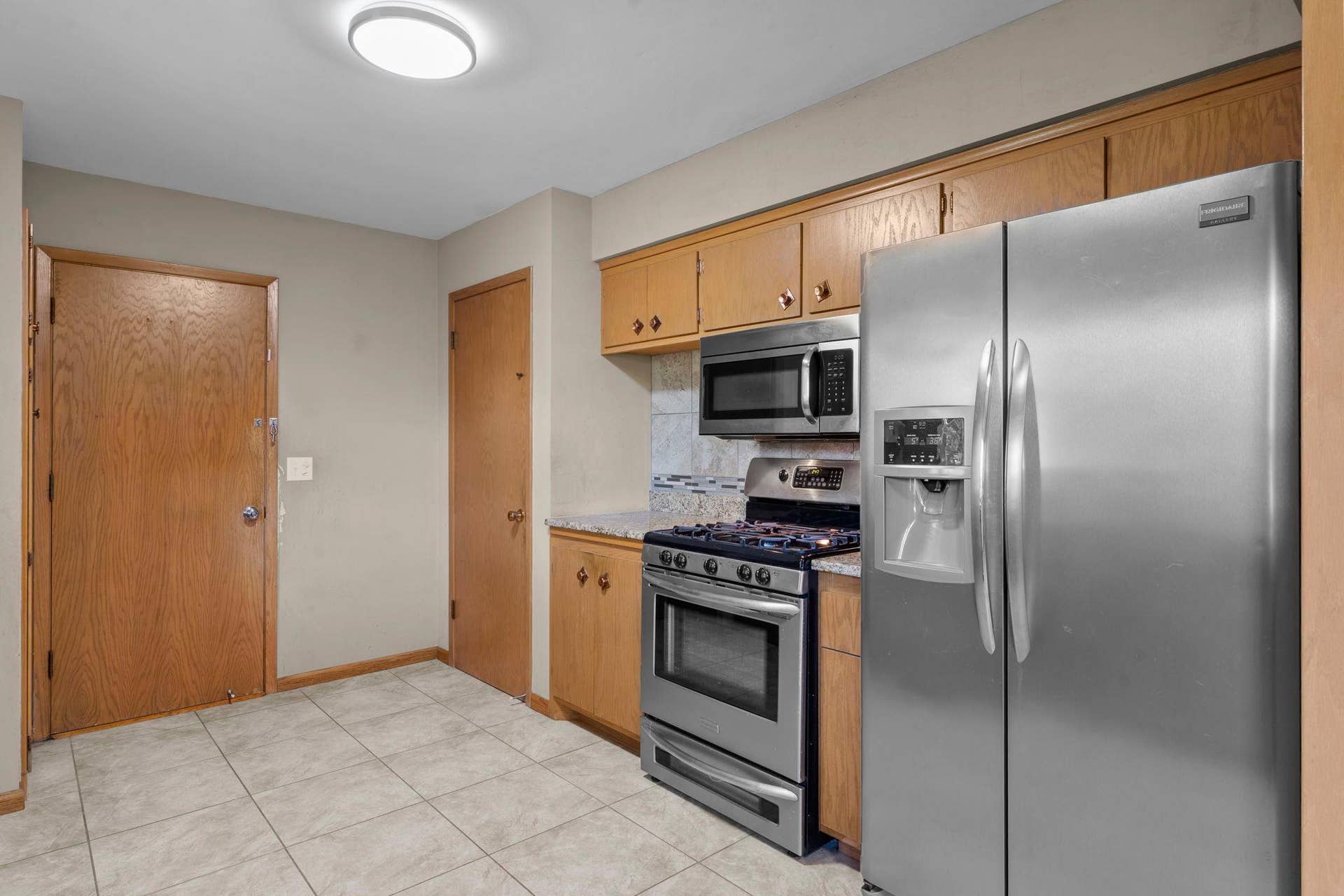 7001 Grimes Avenue N, Brooklyn Center, MN 55429 Nice Stainless Steel Appliances
