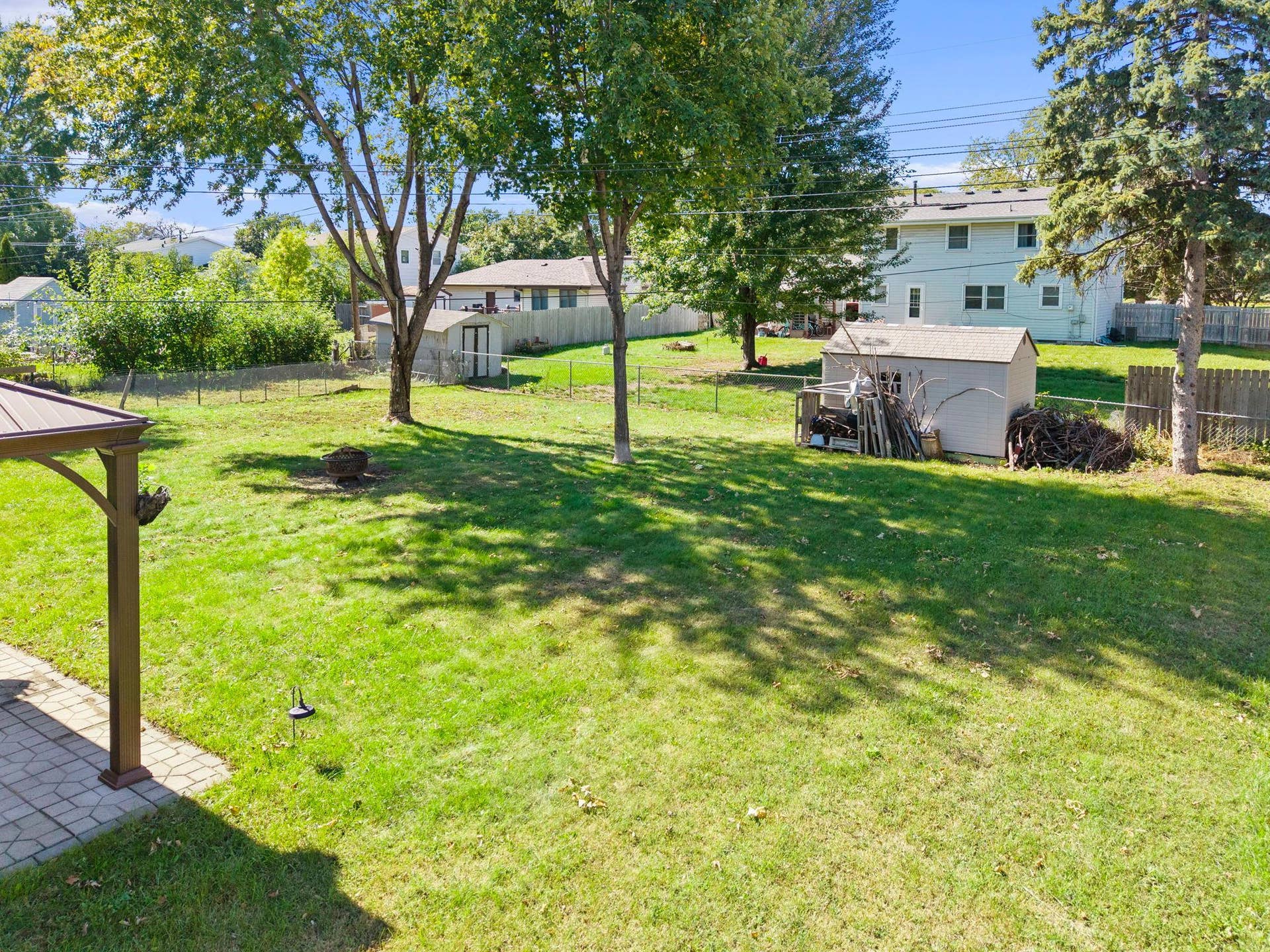 7001 Grimes Avenue N, Brooklyn Center, MN 55429 So Much Space for All of Your Needs!